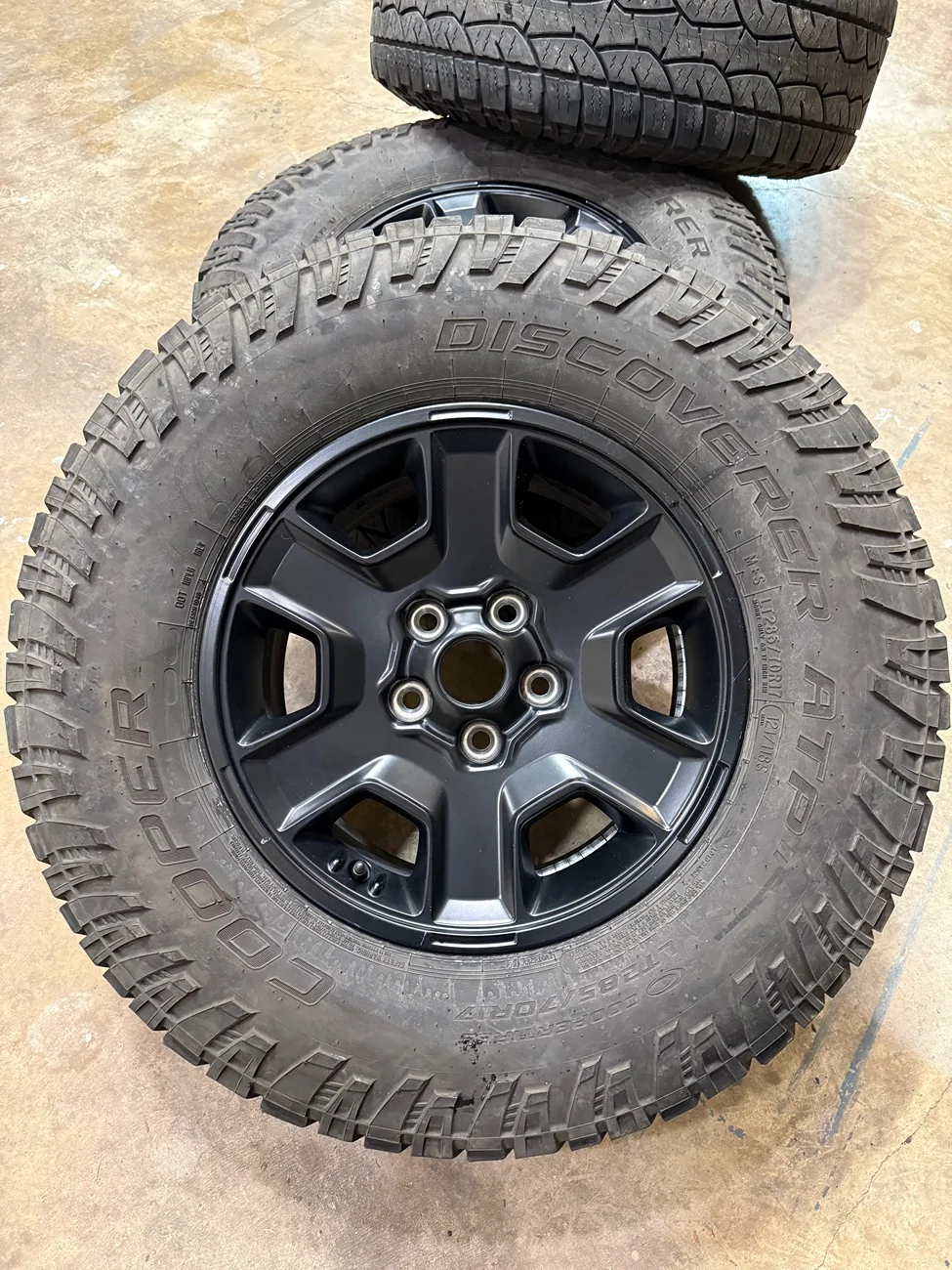 Jeep Gladiator $100 Jeep Gladiator Mojave Spare Wheel and Tire IMG_3044