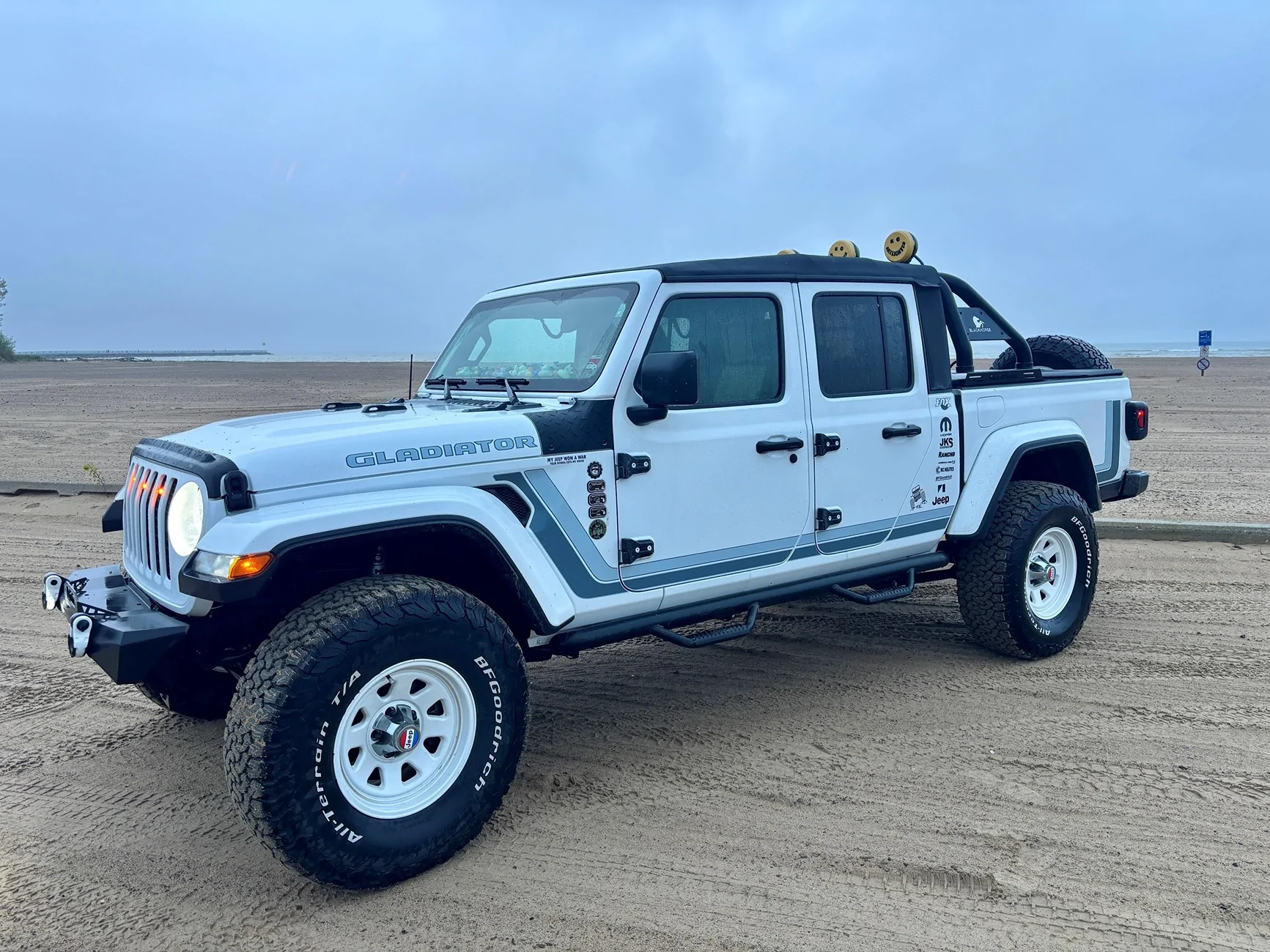 Jeep Gladiator Post up your old trucks - all makes and models side shot at beach 2