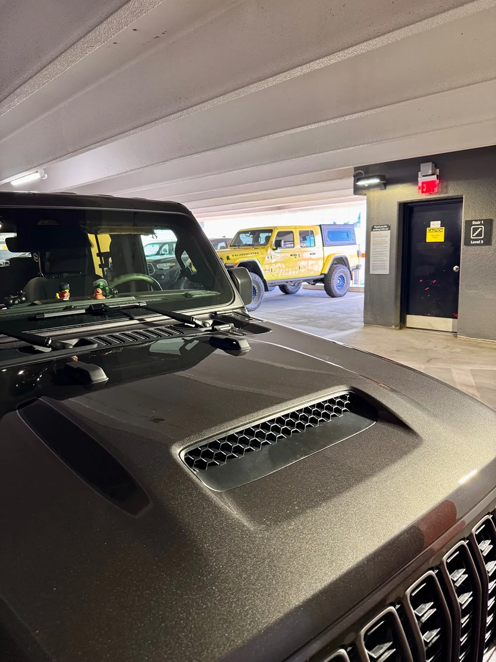 Jeep Gladiator Jeeps Parking Next To Jeeps IMG_0191