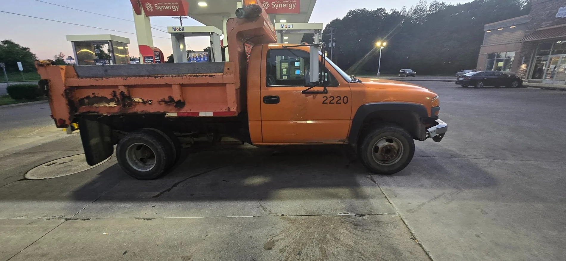 Jeep Gladiator Post up your old trucks - all makes and models 20260612_212441