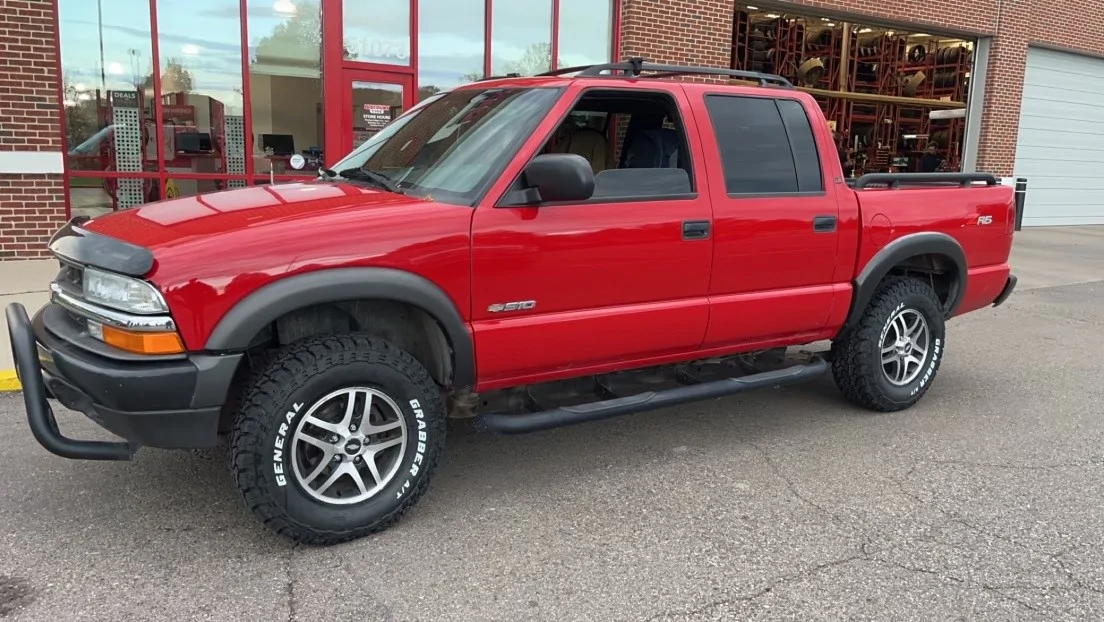 Jeep Gladiator would you let your 18 year old have a Jeep Tires and lift kit