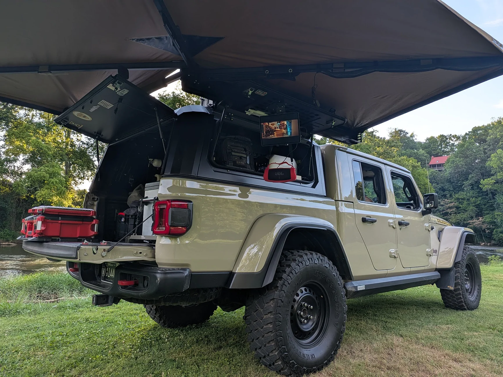 Jeep Gladiator Anyone out there with a 2" Mopar Lift on 35" or 37" Pizza Cutters? PXL_20260612_233358923