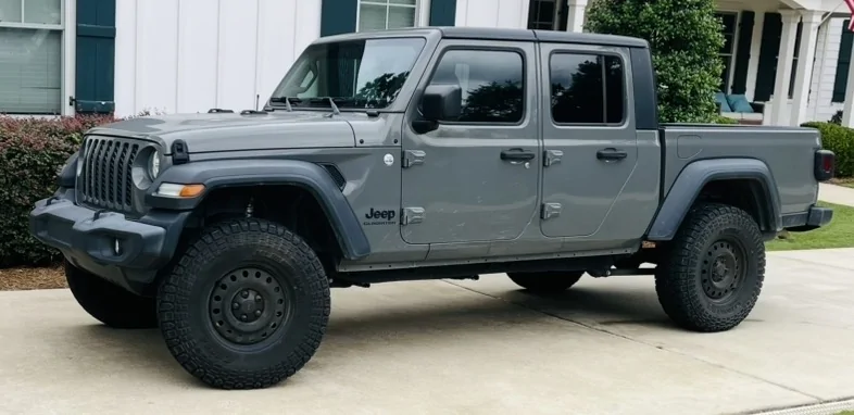 Jeep Gladiator Anyone out there with a 2" Mopar Lift on 35" or 37" Pizza Cutters? IMG_7928
