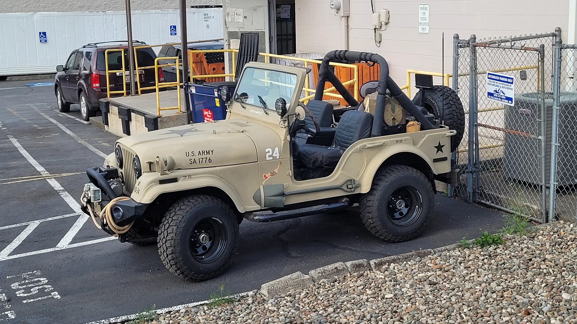 Jeep Gladiator Jeeps Parking Next To Jeeps 20260625_074501