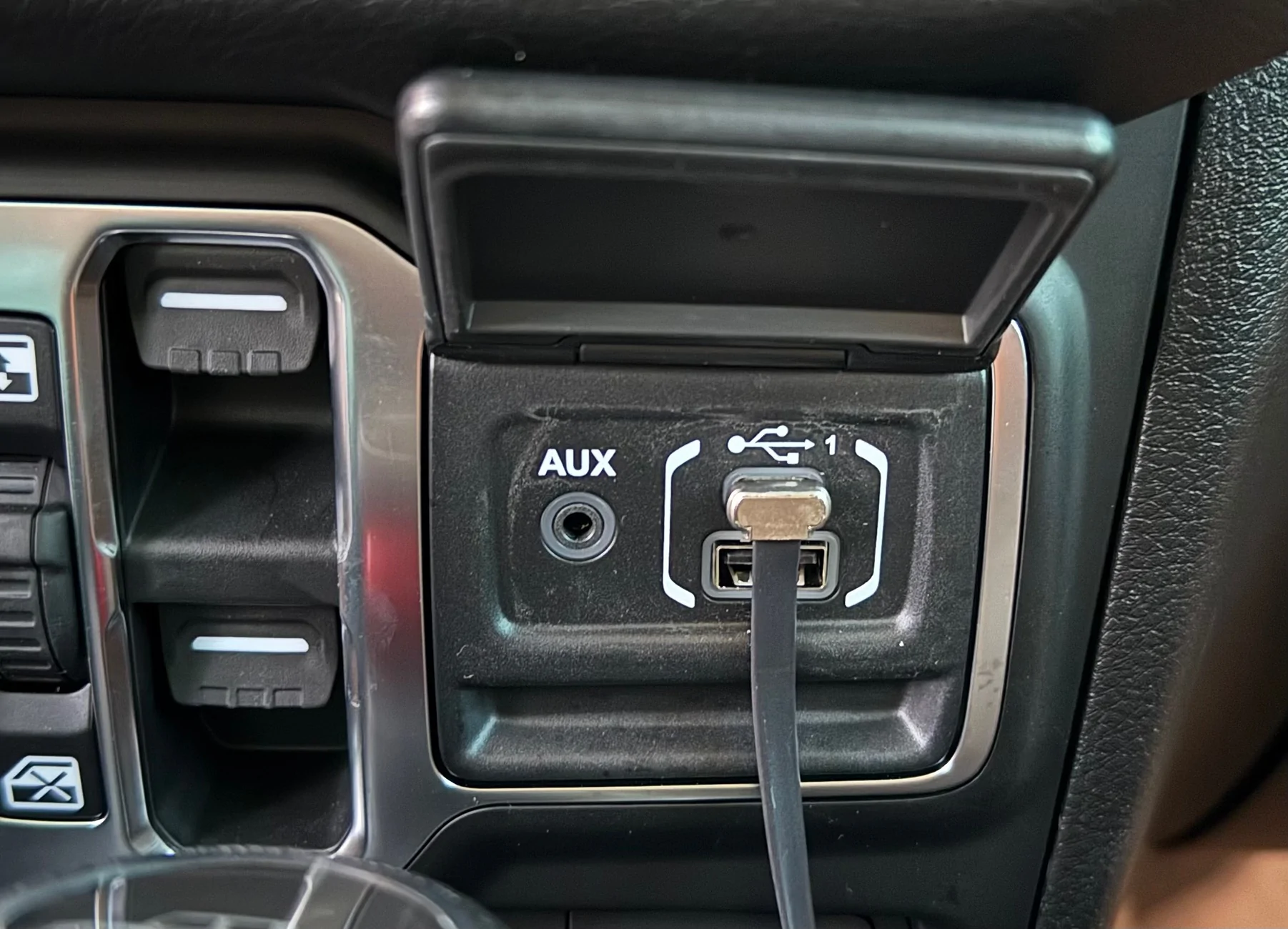 Jeep Gladiator Finally a good USB C cable for the Gladiator or Wrangler IMG_3789
