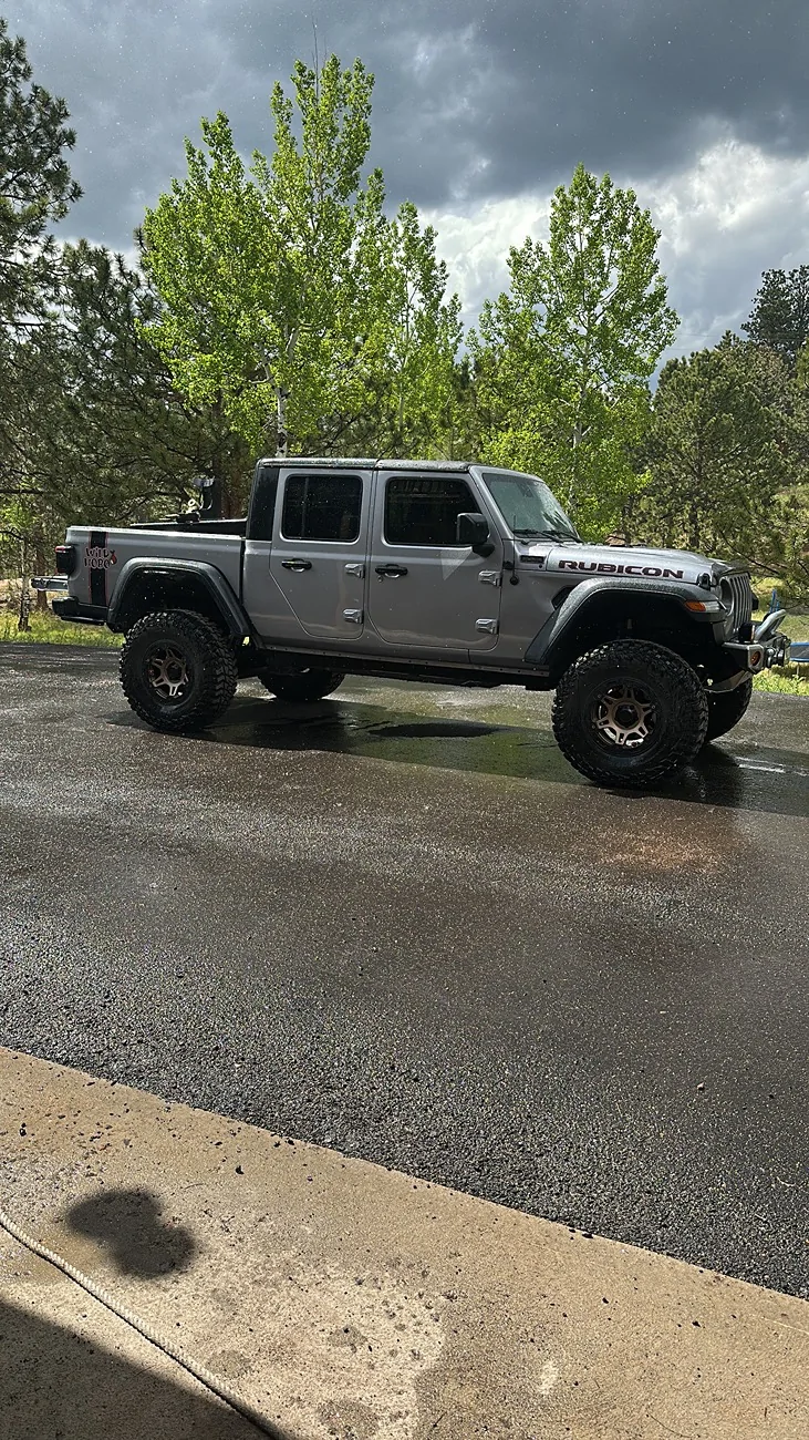 Jeep Gladiator 6 year old on the 4th C2B6D9B8-14FE-4B00-B867-FD726D114DA2