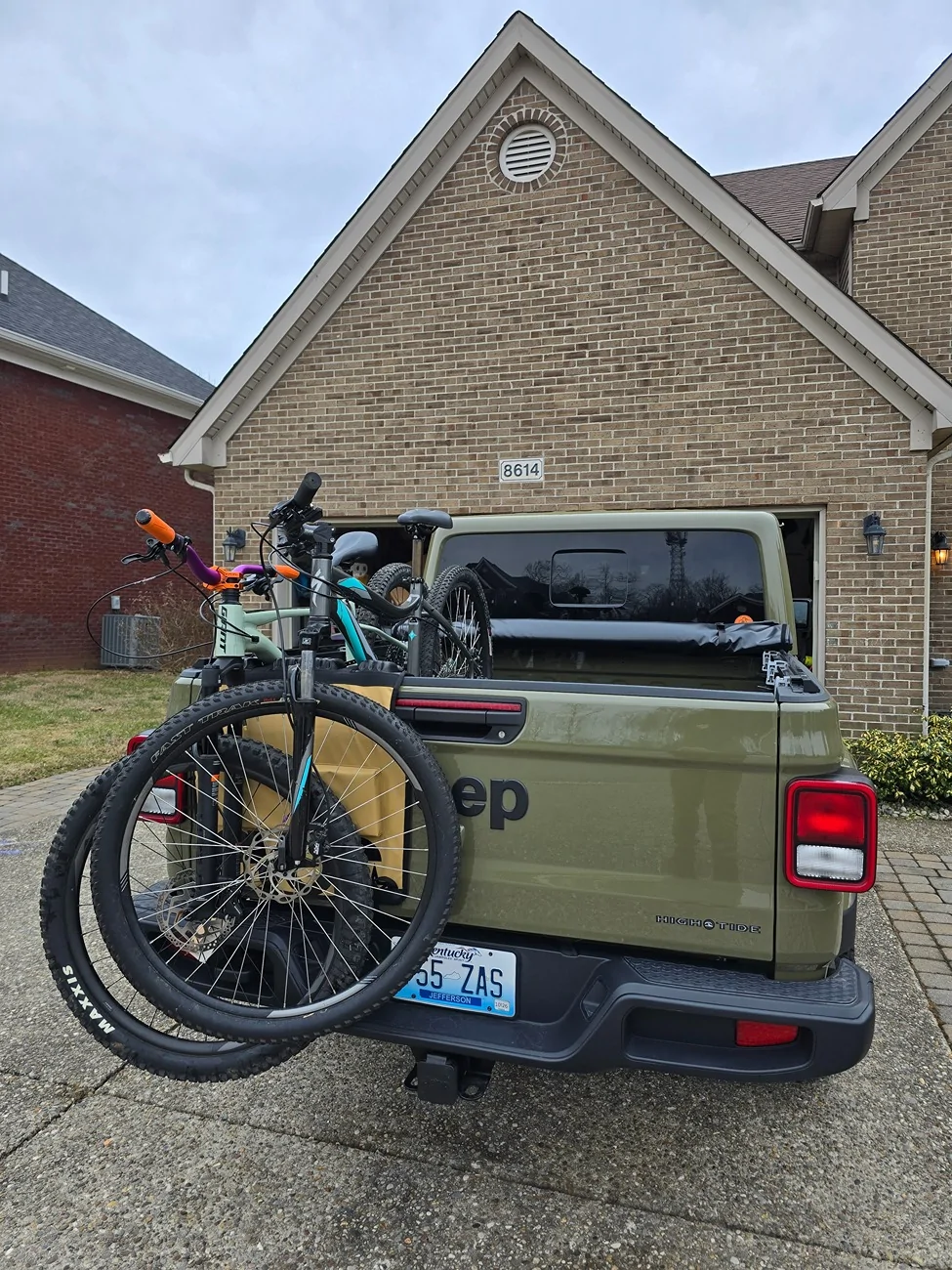 Jeep Gladiator Options to haul bicycles in bed 20260217_174641