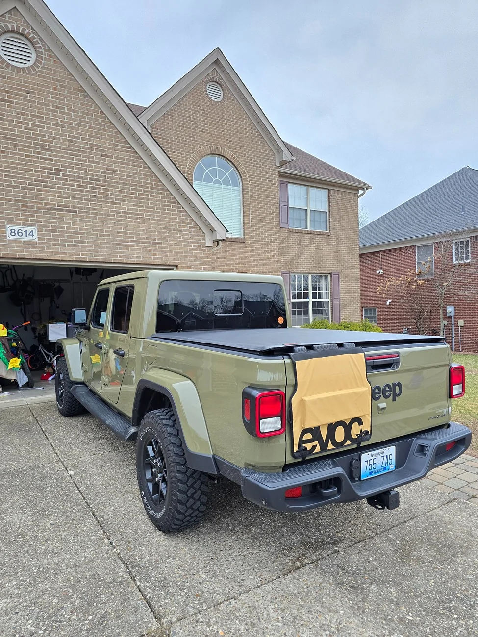 Jeep Gladiator Options to haul bicycles in bed 20260217_175712