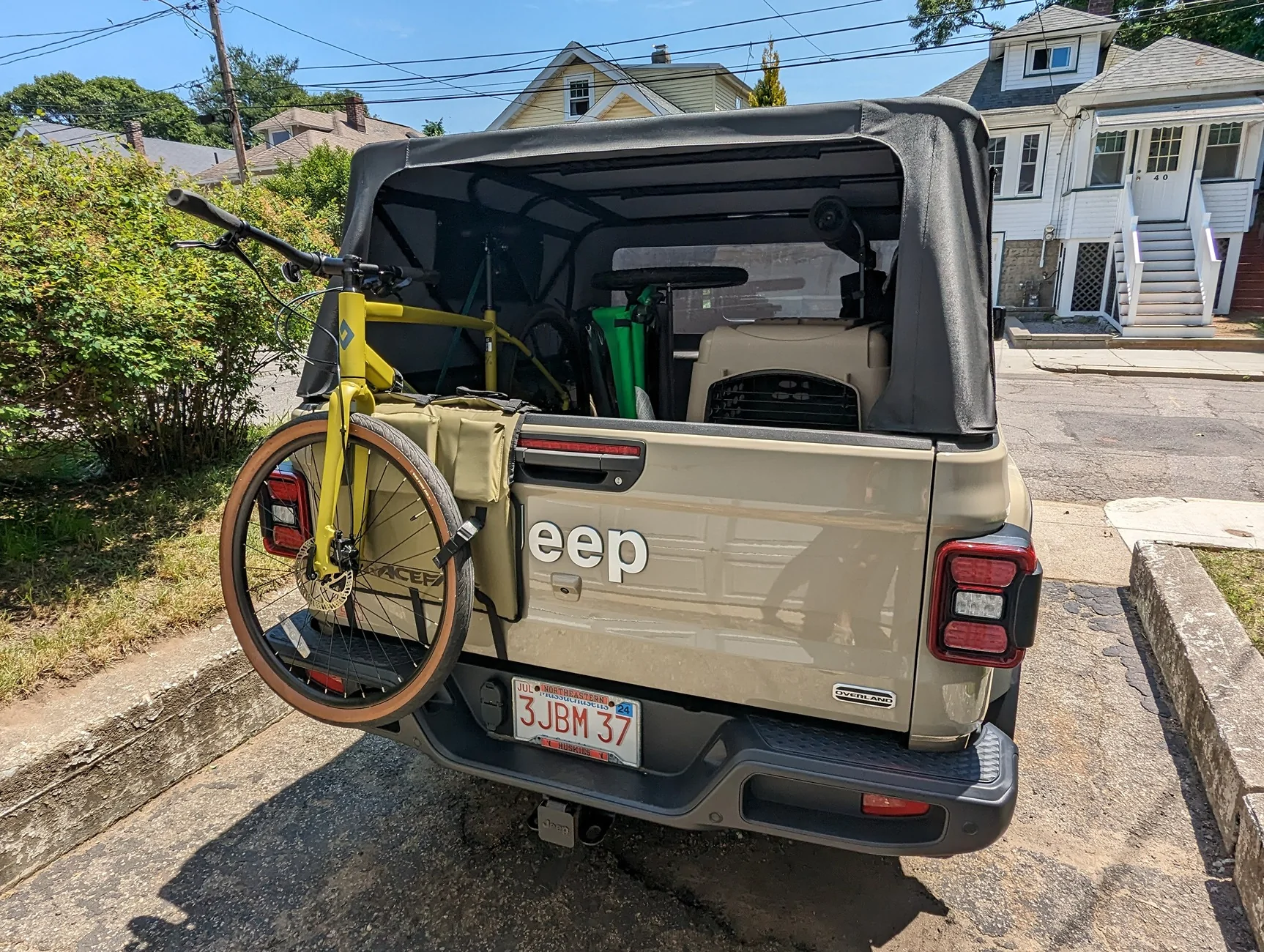 Jeep Gladiator Options to haul bicycles in bed PXL_20240617_171721533