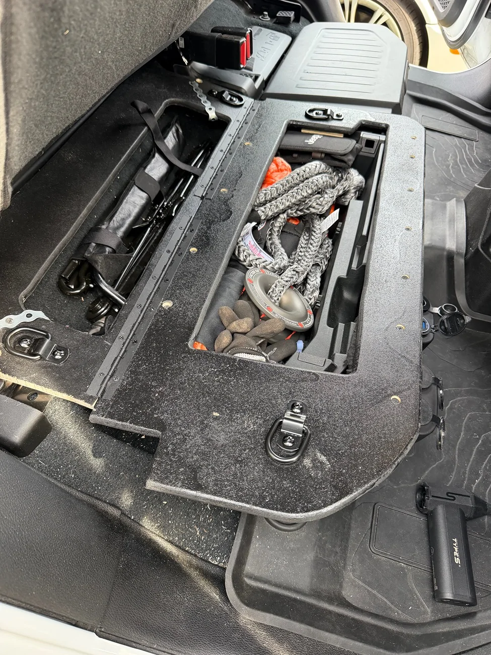 Jeep Gladiator Aux Switch + Power Station + Fridge = Cold Beer? IMG_1210