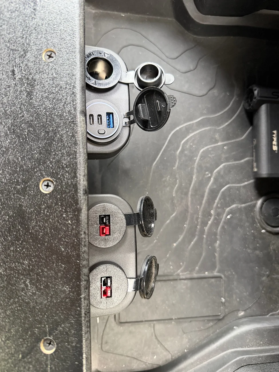 Jeep Gladiator Aux Switch + Power Station + Fridge = Cold Beer? IMG_1211
