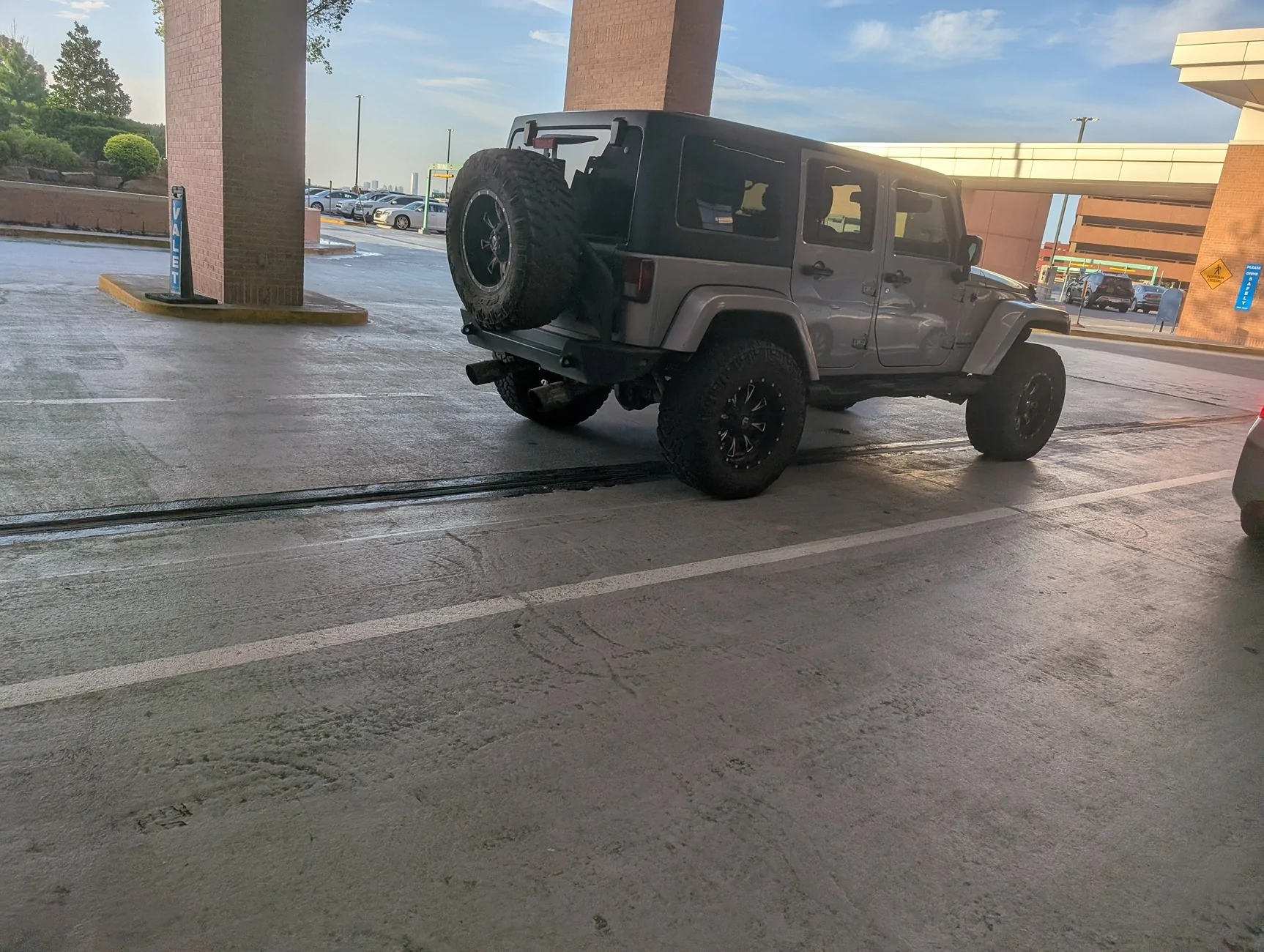 Jeep Gladiator 😳 What the? 4f469b04-4ecf-4e8f-beb5-d9e33a881885-1_all_22425
