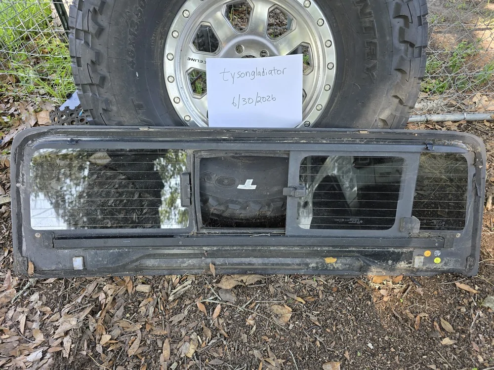 Jeep Gladiator Rear Sliding Glass Window - $200 20260630_102511