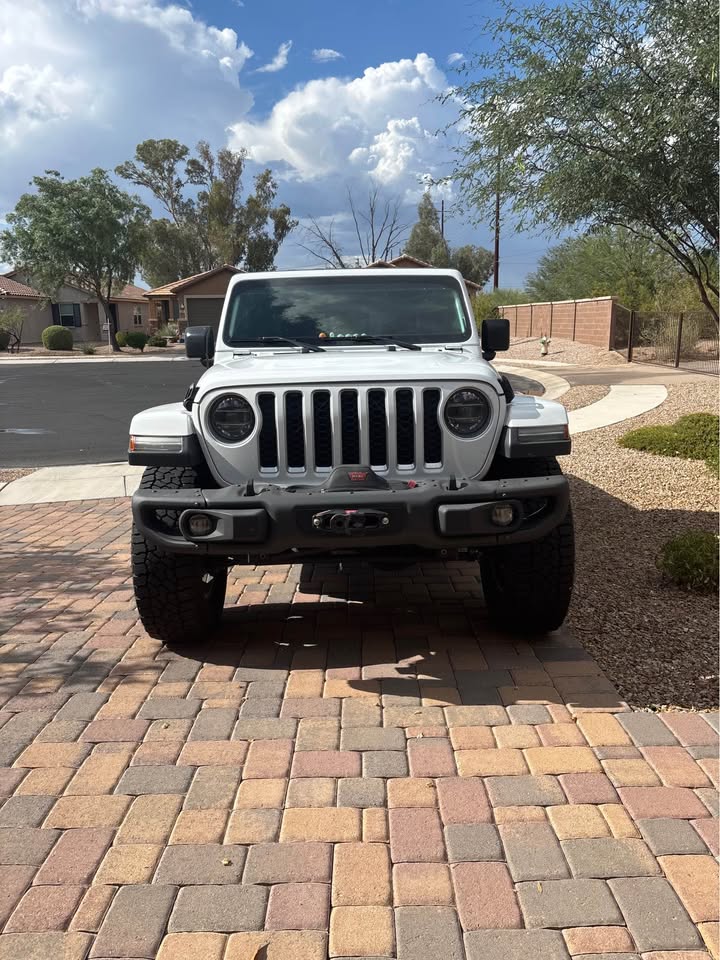 Jeep Gladiator 2020 Jeep Overland (Moparized) 735553181_27679935921644099_4337343074560054252_n - Copy