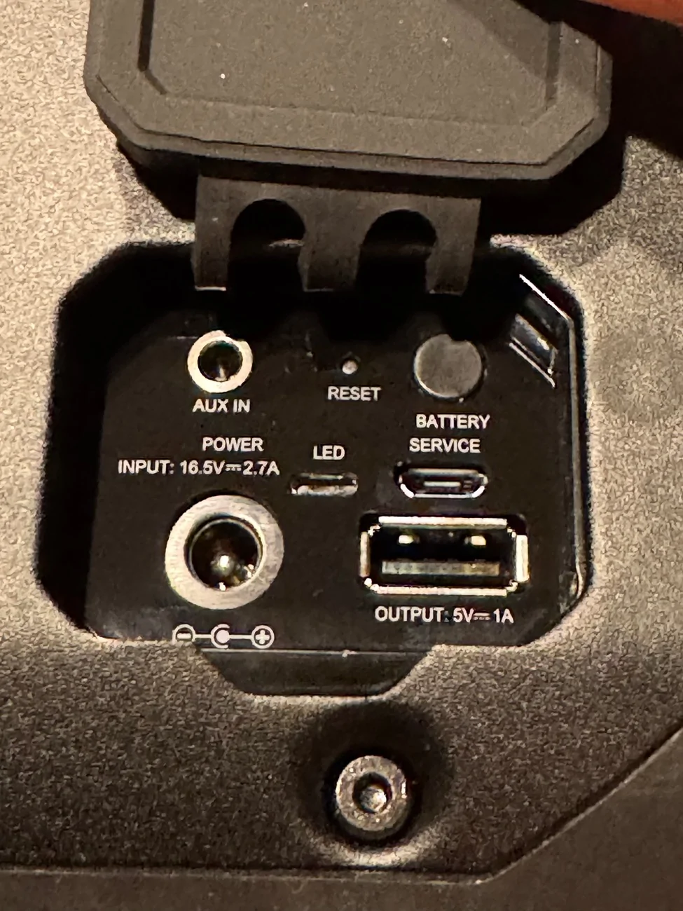 Jeep Gladiator Gladiator bluetooth speaker turned into PA system? IMG_3709