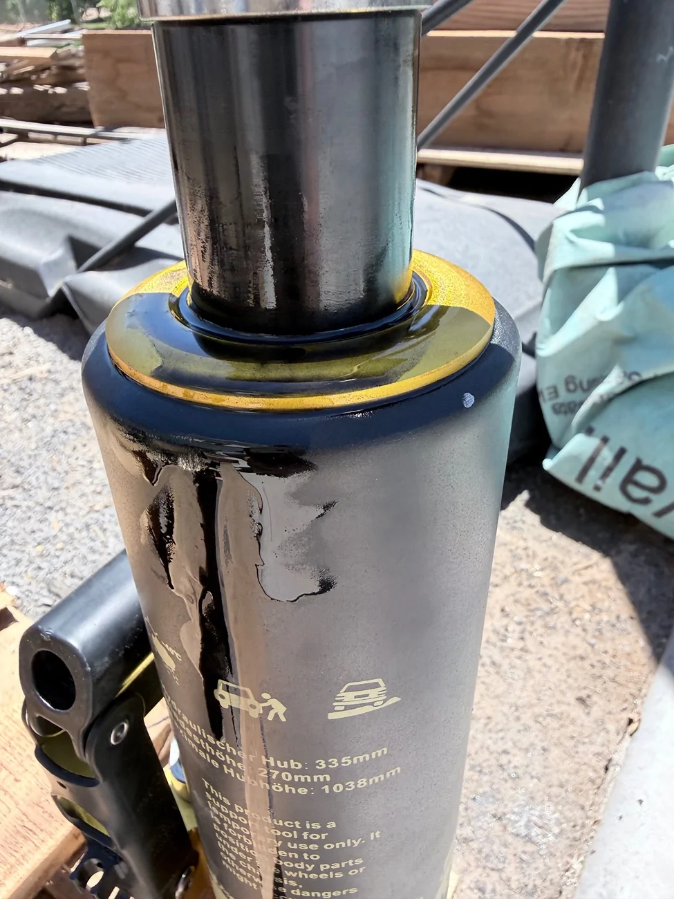 Jeep Gladiator Who has one of these Bunker Indust Portable Hydraulic Jacks? IMG_4727