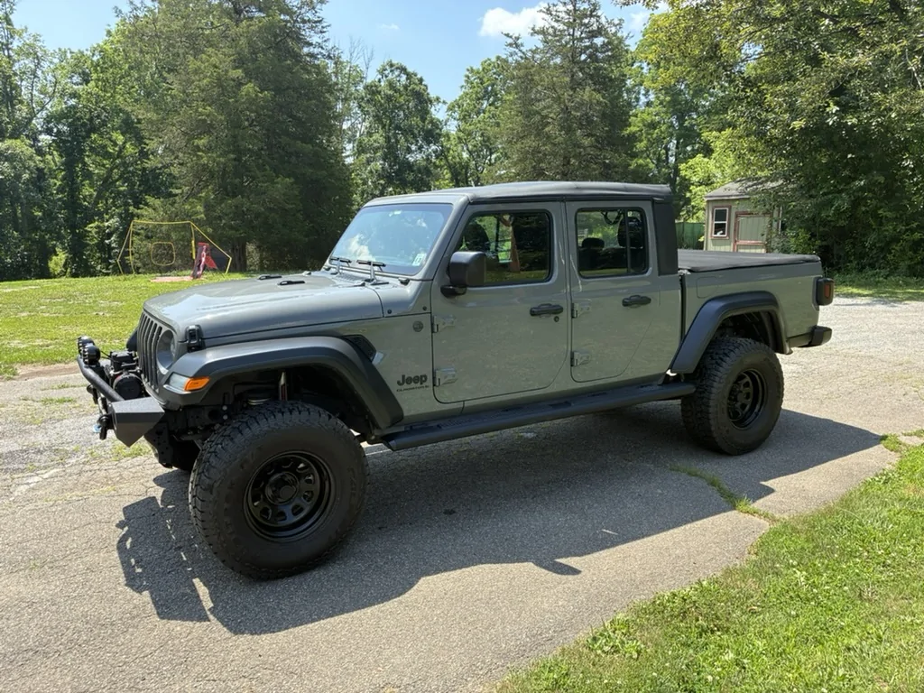 Jeep Gladiator 2023 Jeep Gladiator Sport $32K OBO - 17,625 Miles, 3.5 inch lift, 35 in tires, winch, more BA327523-545A-4B54-B2C1-A6F8F533DC96_1_105_c