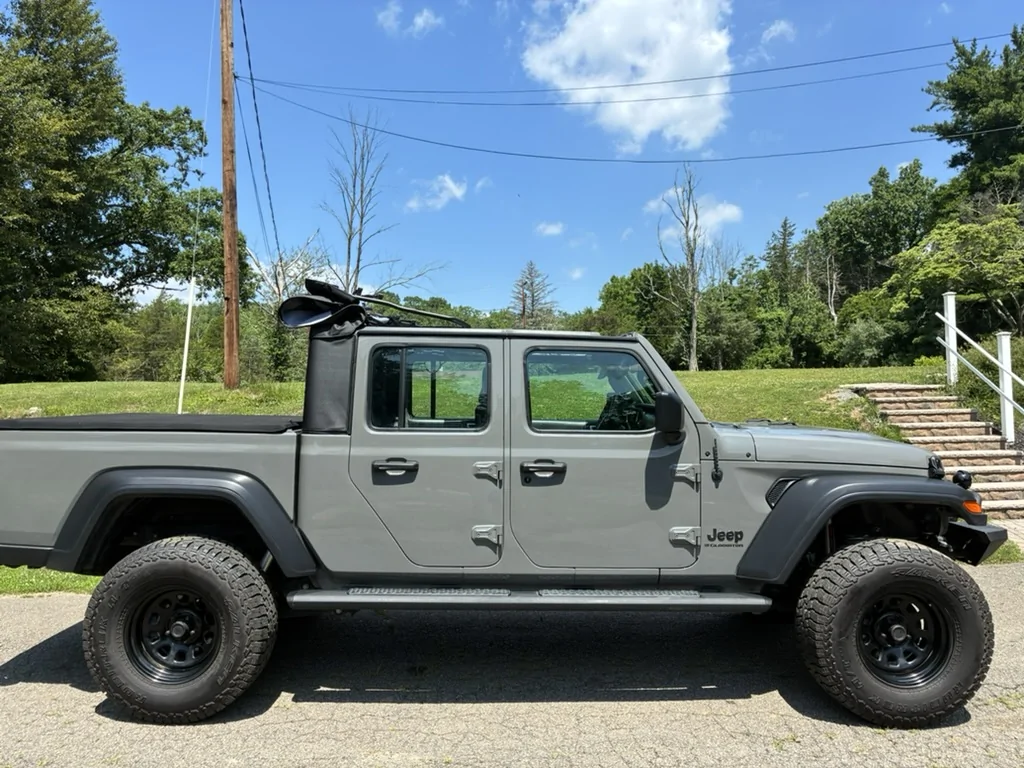 Jeep Gladiator 2023 Jeep Gladiator Sport $32K OBO - 17,625 Miles, 3.5 inch lift, 35 in tires, winch, more BF5A6F17-4F1B-46C7-8242-F2C7533EF617_1_105_c