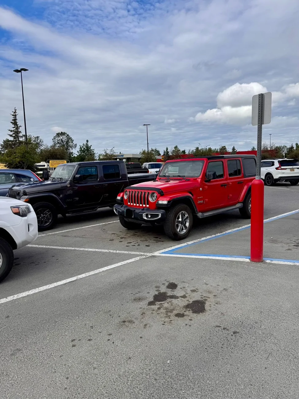 Jeep Gladiator Jeeps Parking Next To Jeeps IMG_0579
