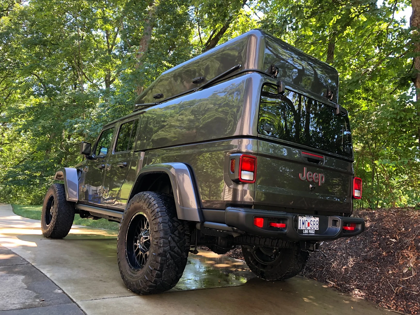 Jeep Gladiator JLU hard top converted to JT bed cap! IMG_6948