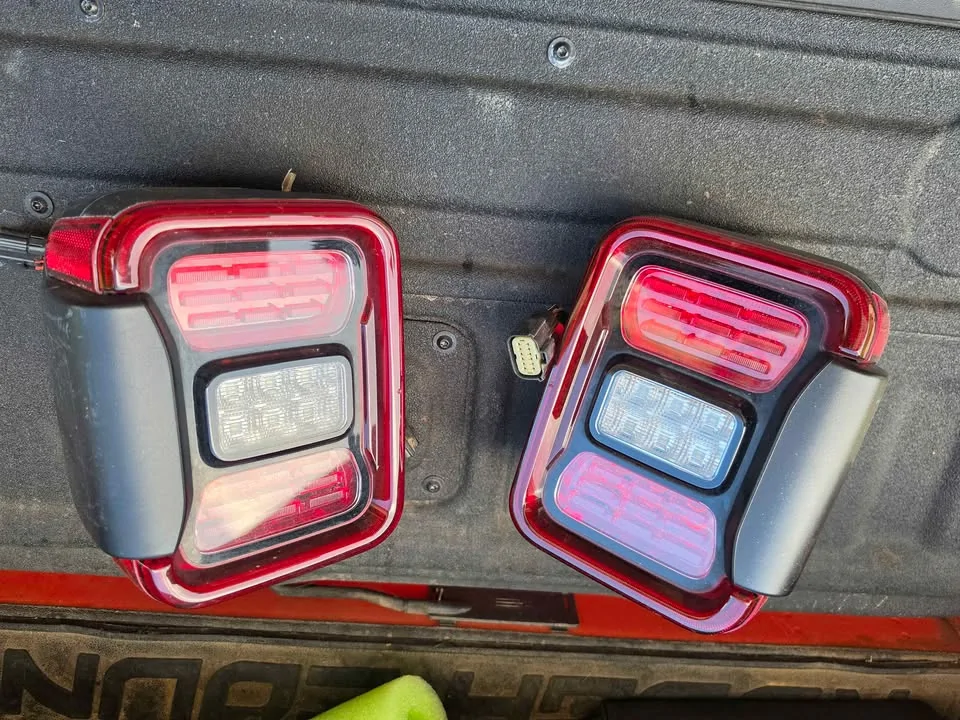 Jeep Gladiator Jeep Gladiator OEM LED tail lights 1783695372779-zt