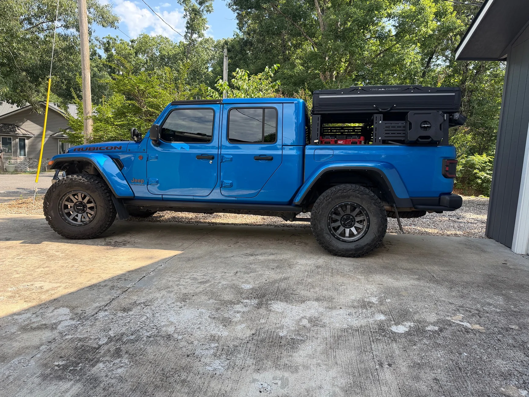 Jeep Gladiator Anyone have experience with Dobinsons rear coils on Mojave? IMG_0846
