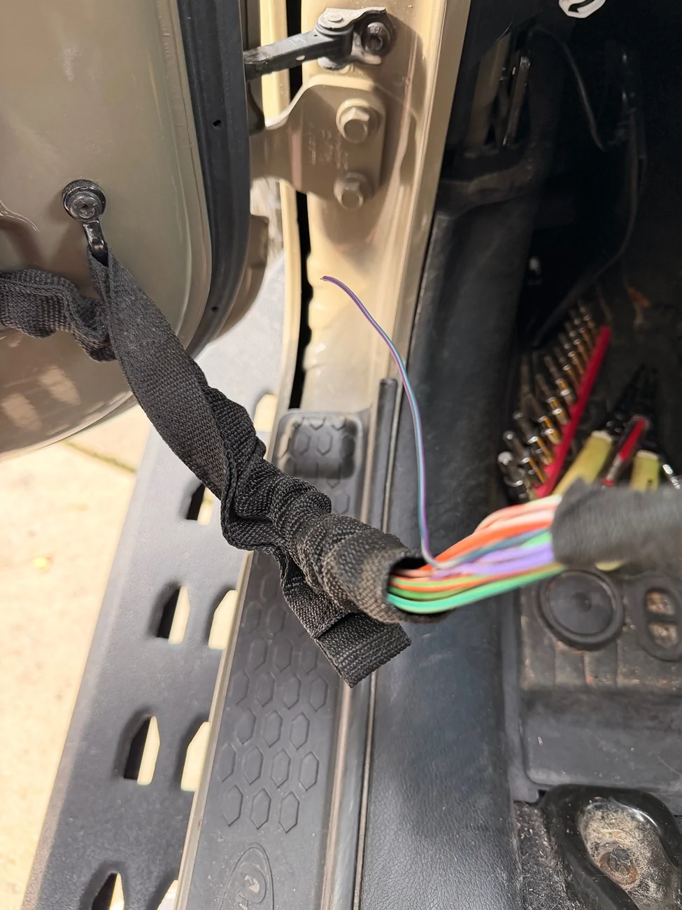 Jeep Gladiator Driver door lock buttons not working IMG_1962
