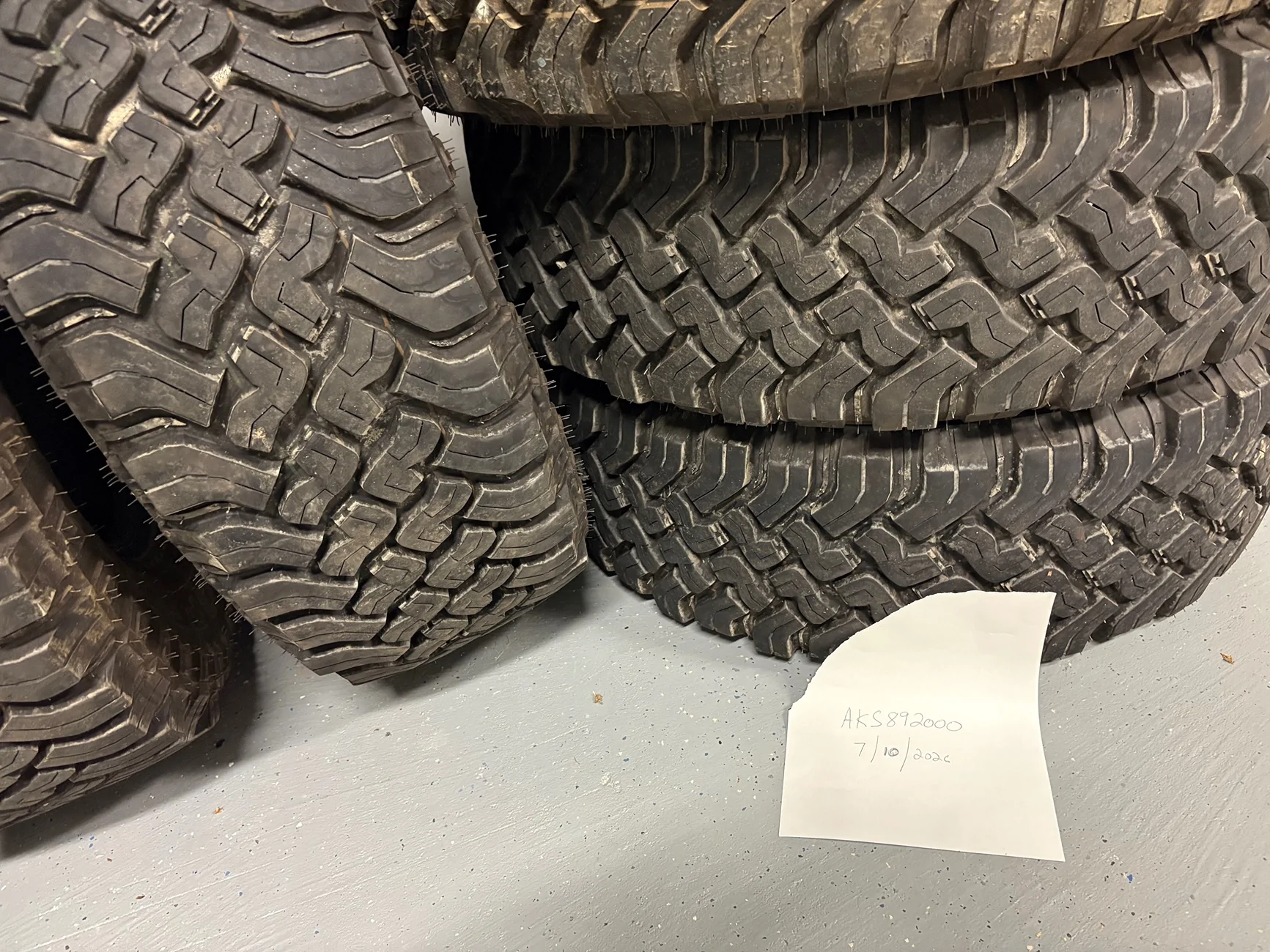Jeep Gladiator 5x Goodyear Wrangler MT/R LT285/70R17C — 2,100 Miles — $850 IMG_1741