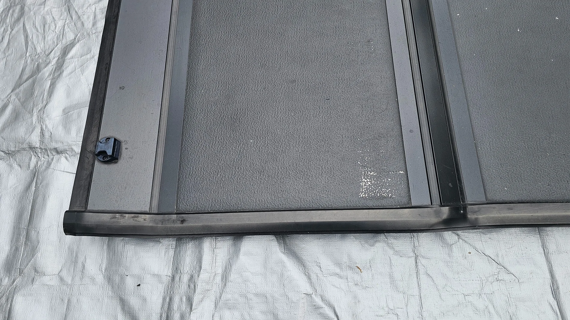 Jeep Gladiator Mopar - Tonneau Cover, Hard Tri-Fold 20260711_102953