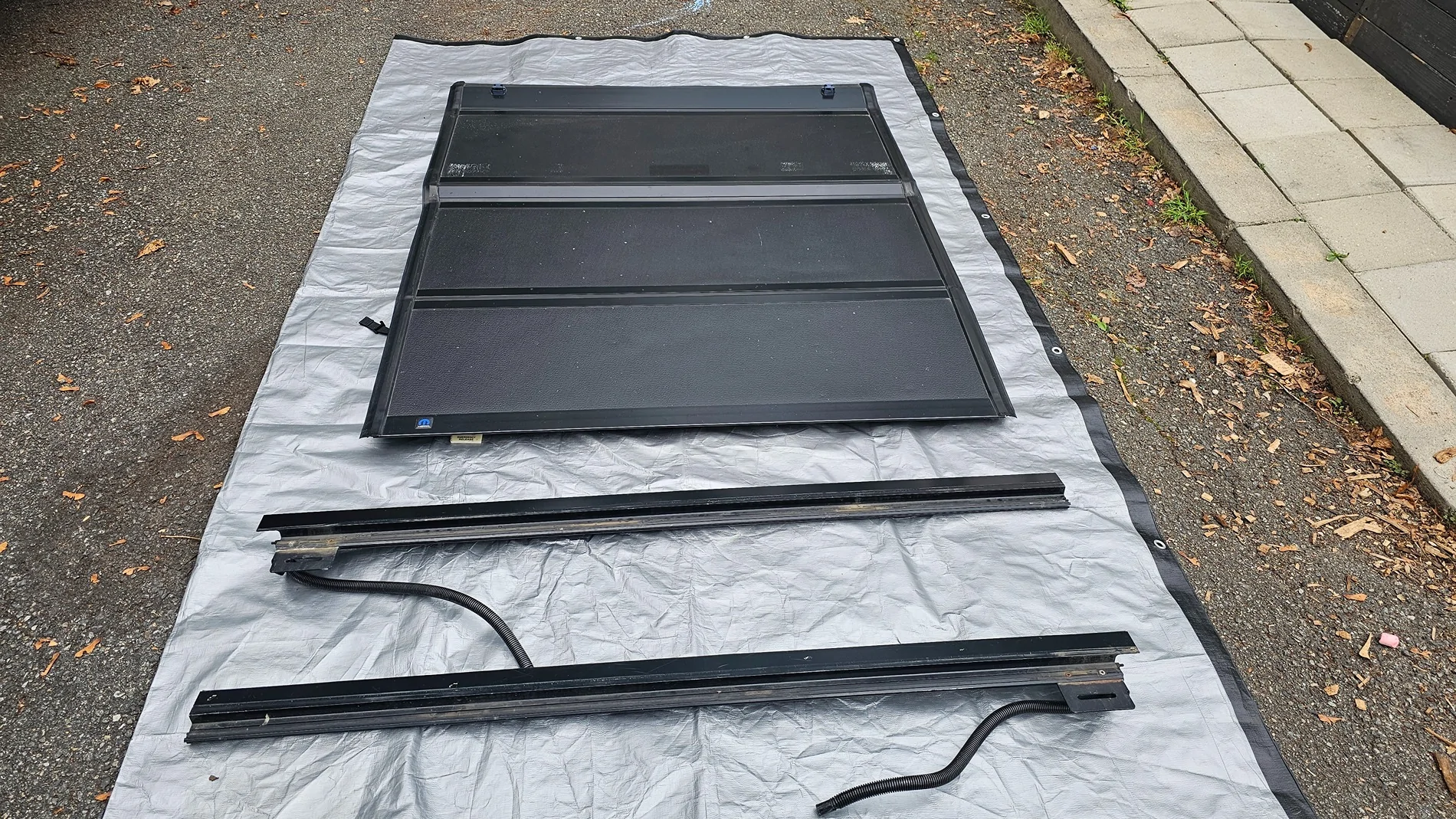 Jeep Gladiator Mopar - Tonneau Cover, Hard Tri-Fold 20260711_102927