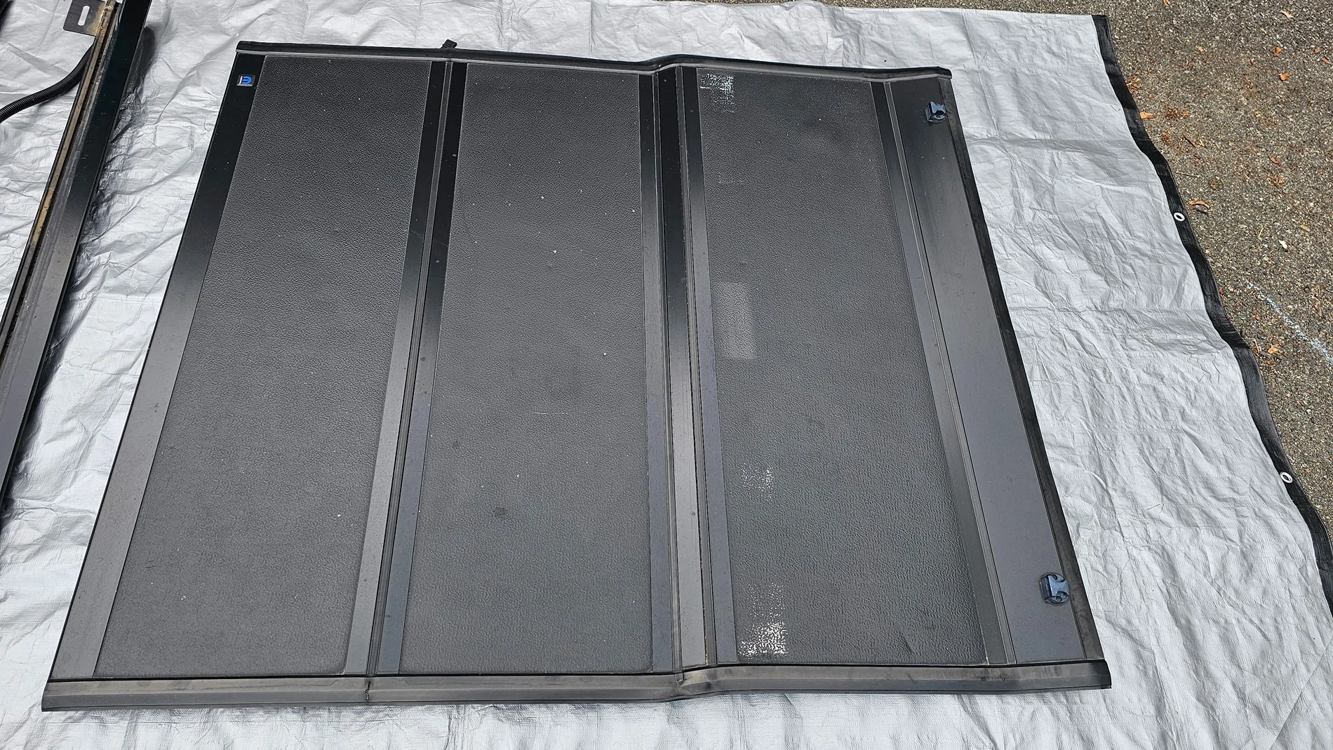 Jeep Gladiator Mopar - Tonneau Cover, Hard Tri-Fold 20260711_103006
