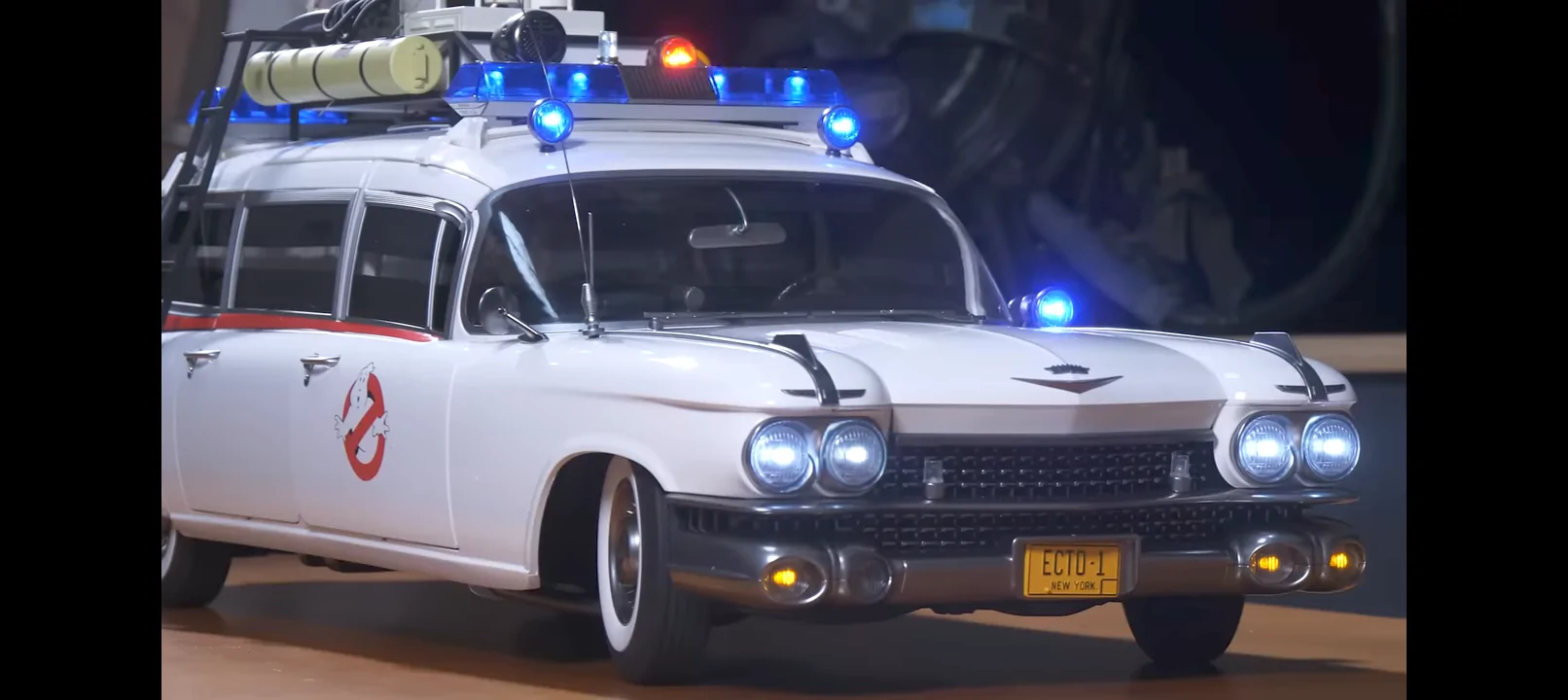 Jeep Gladiator Adam Savage unboxes The Ghostbusters Ecto-1 1/6 scale Vehicle 1000030539