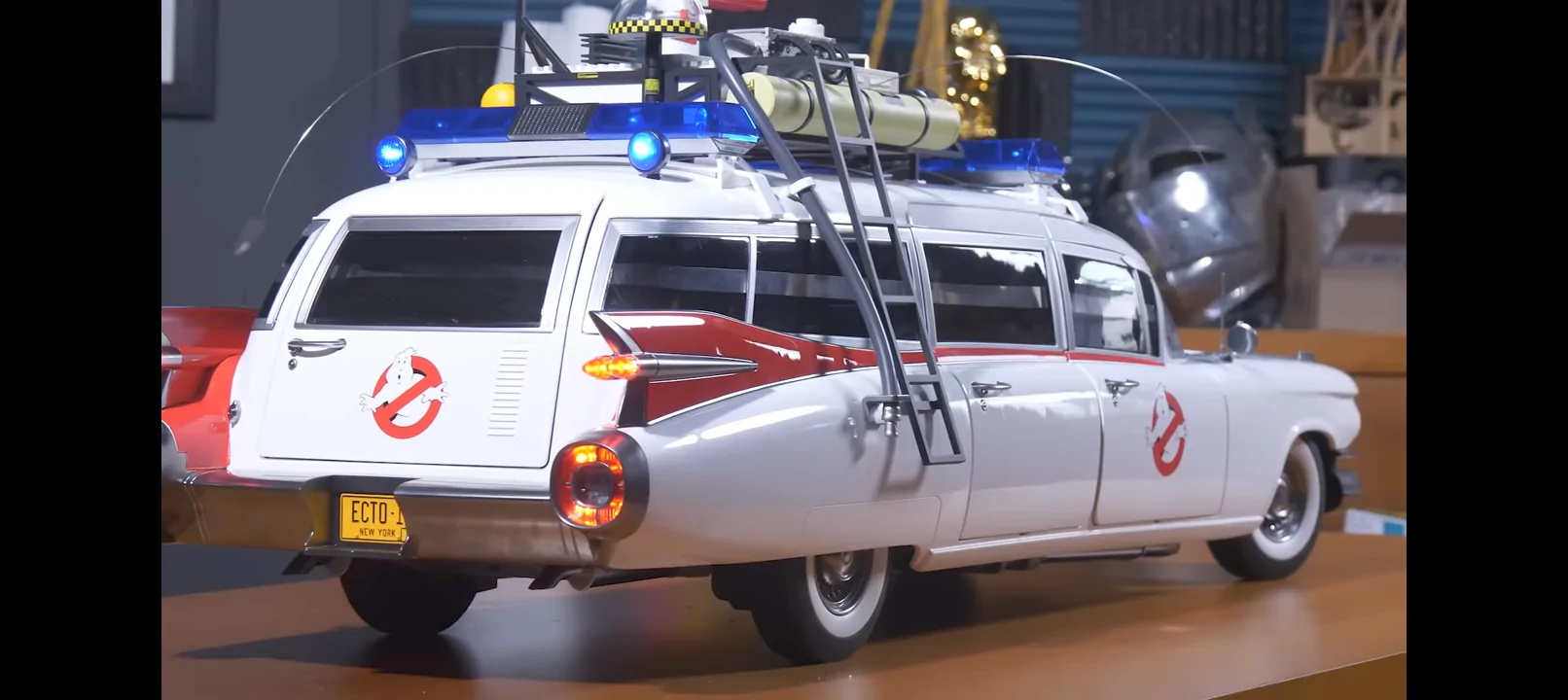 Jeep Gladiator Adam Savage unboxes The Ghostbusters Ecto-1 1/6 scale Vehicle 1000030541