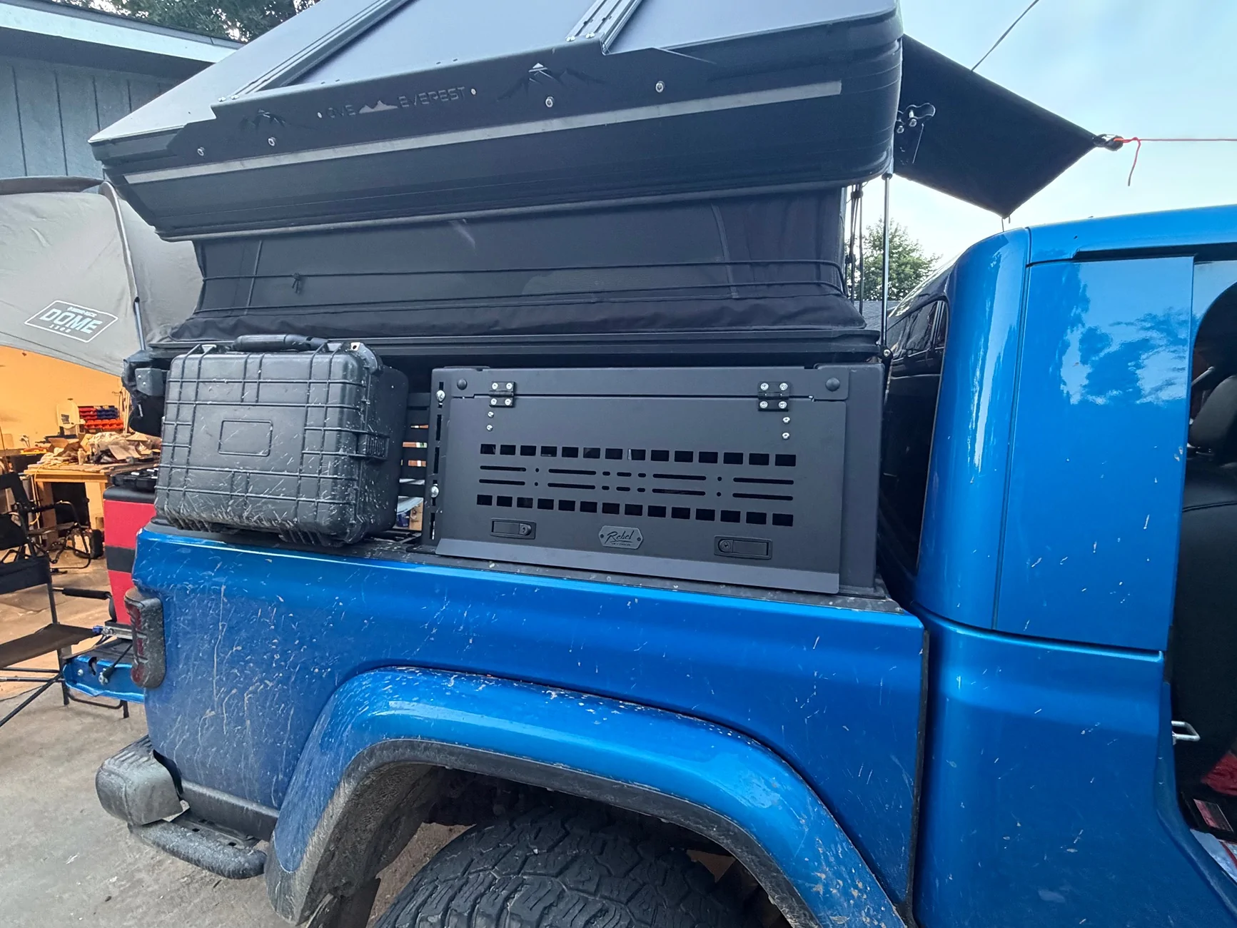 Jeep Gladiator Who has a rebel offroad rack with the side opening hatches? IMG_0882