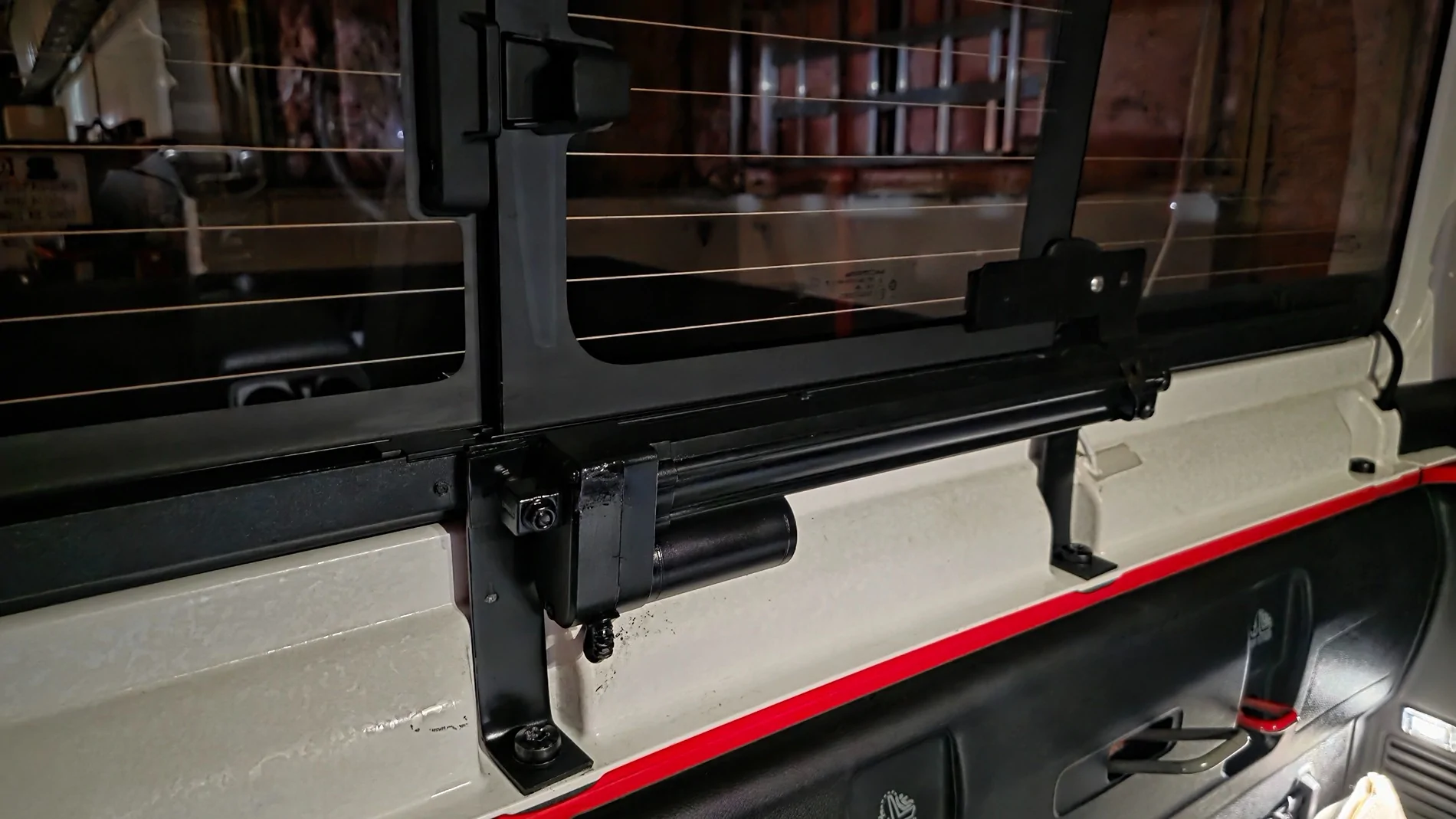 Jeep Gladiator Power Sliding Rear Window - It's possible! 20260716_204240