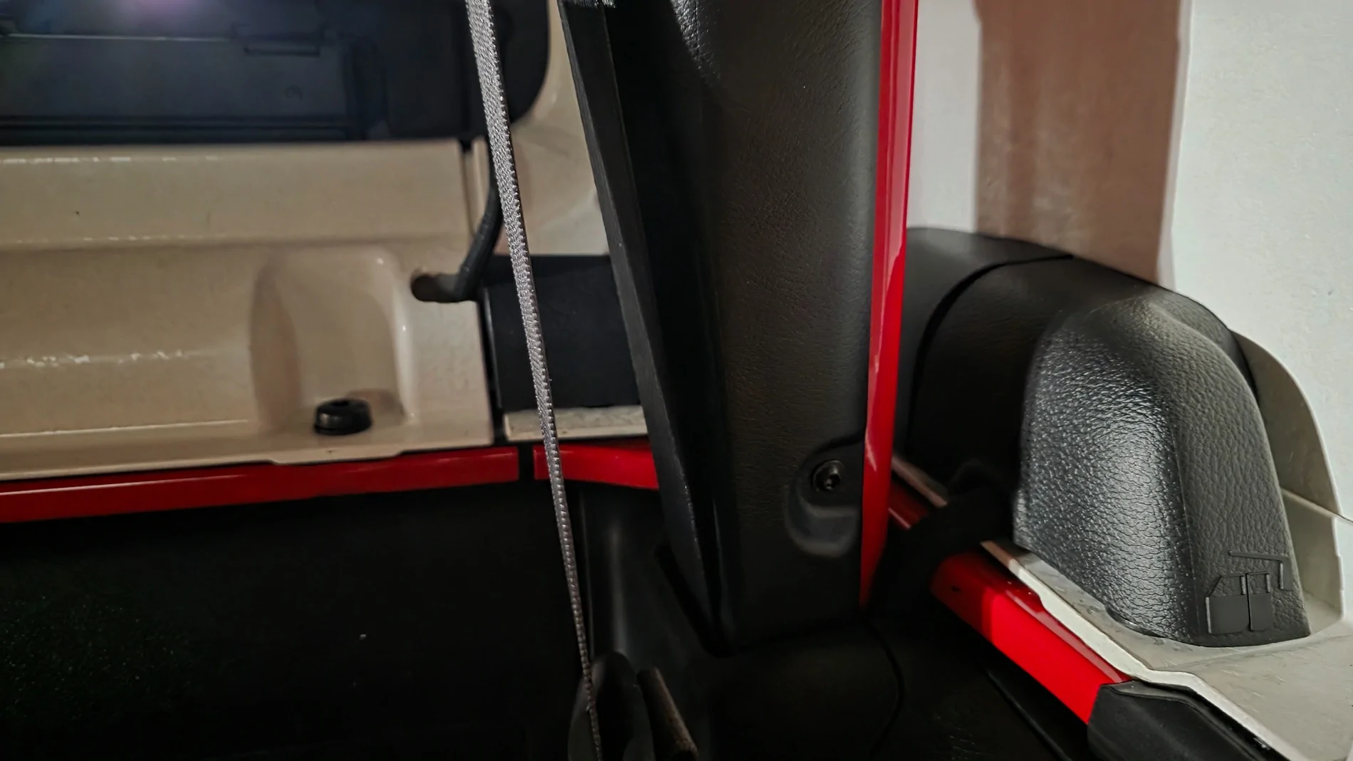 Jeep Gladiator Power Sliding Rear Window - It's possible! 20260718_095024