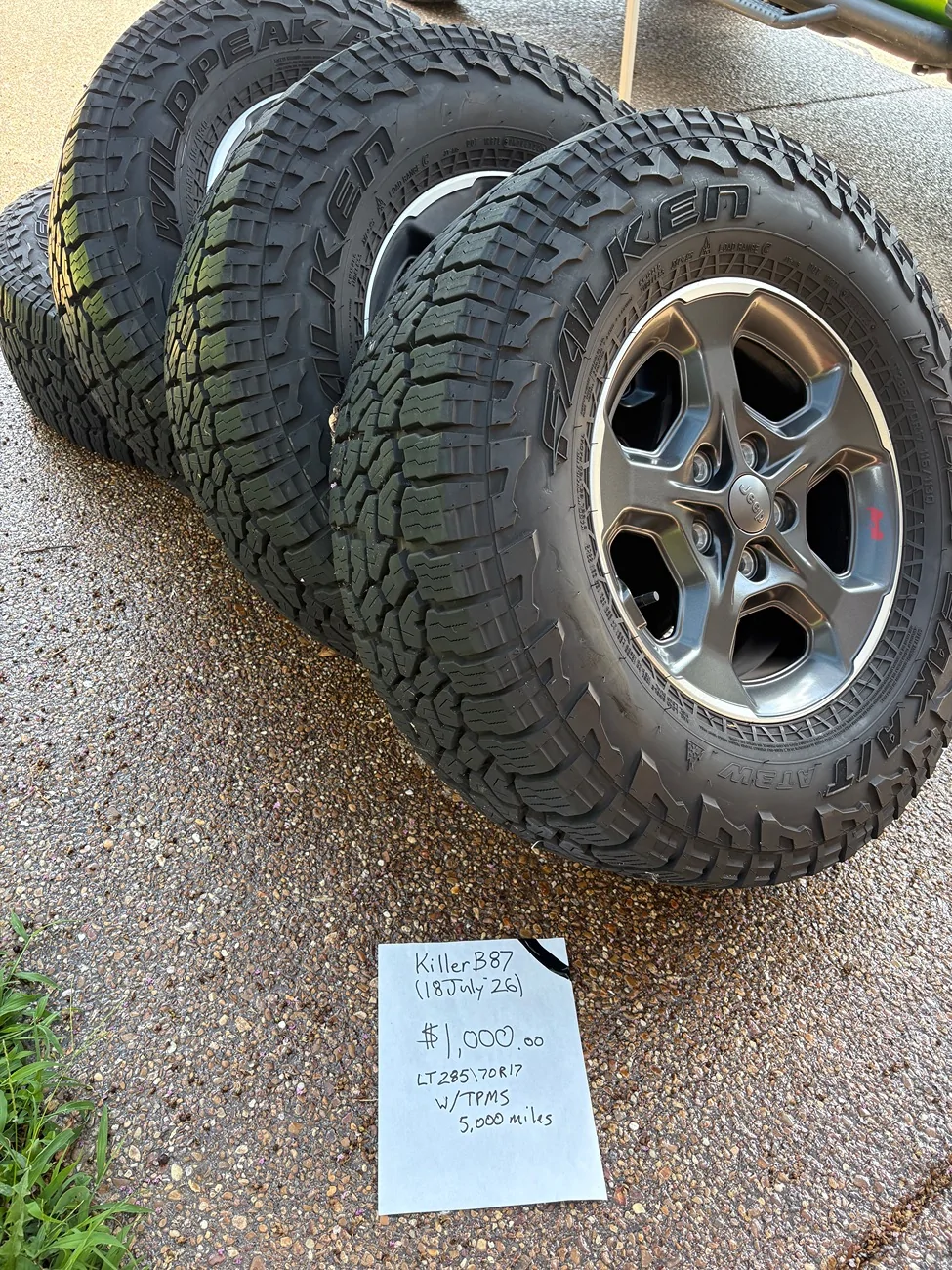 Jeep Gladiator 17” wheels 33” tires inc. TPMS sensors IMG_9695