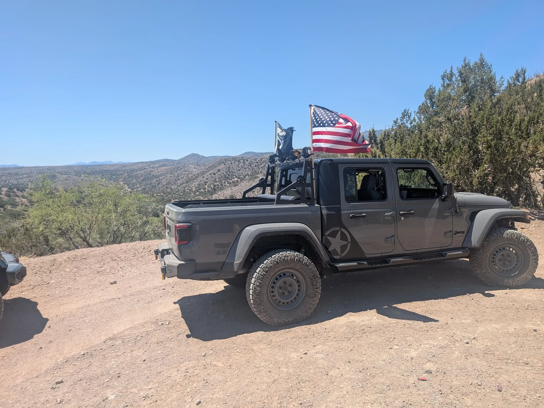 Jeep Gladiator Gladiators on Mopar 2" Lift Kit 1000017093