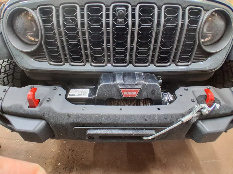 Jeep Gladiator The new Rubicon with factory installed winch Winch Offset
