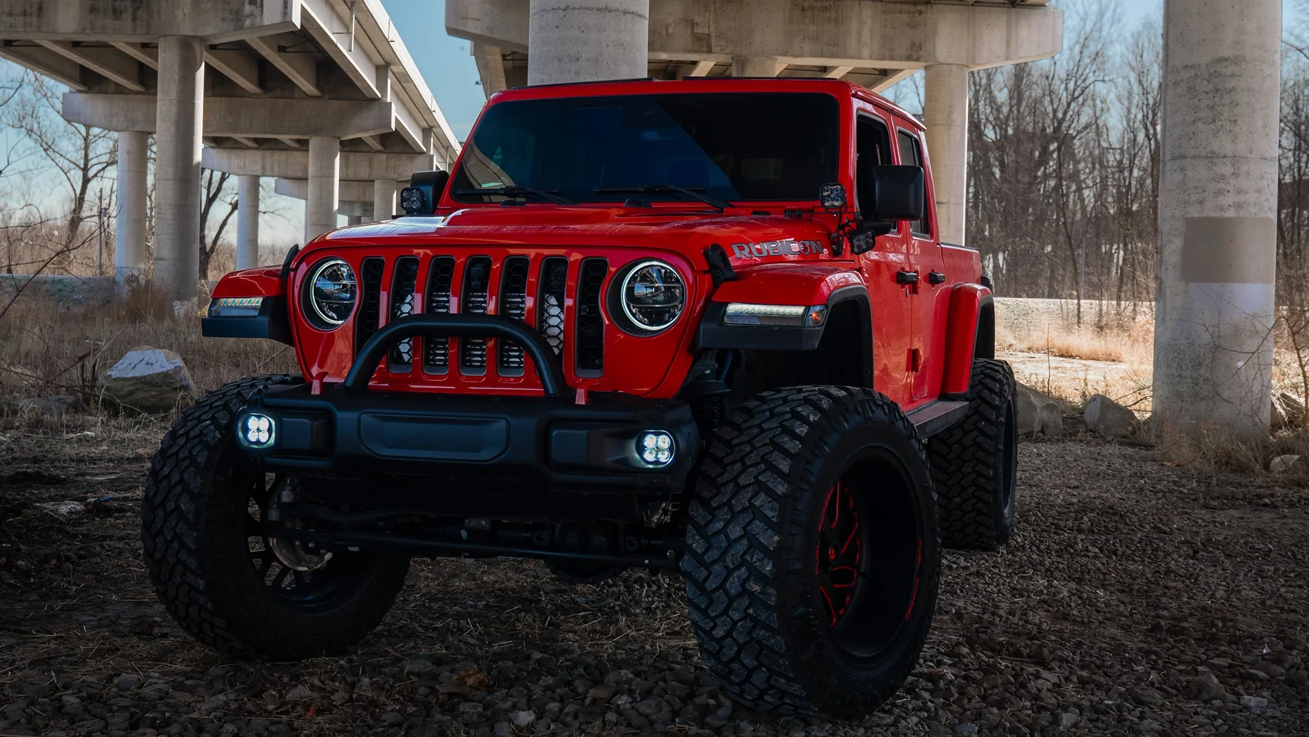 Jeep Gladiator Dual-Color Elite Series & SS3 Fog Lights | Diode Dynamics 2020_Jeep_Creative_Full_JT_SS3_Fog_On