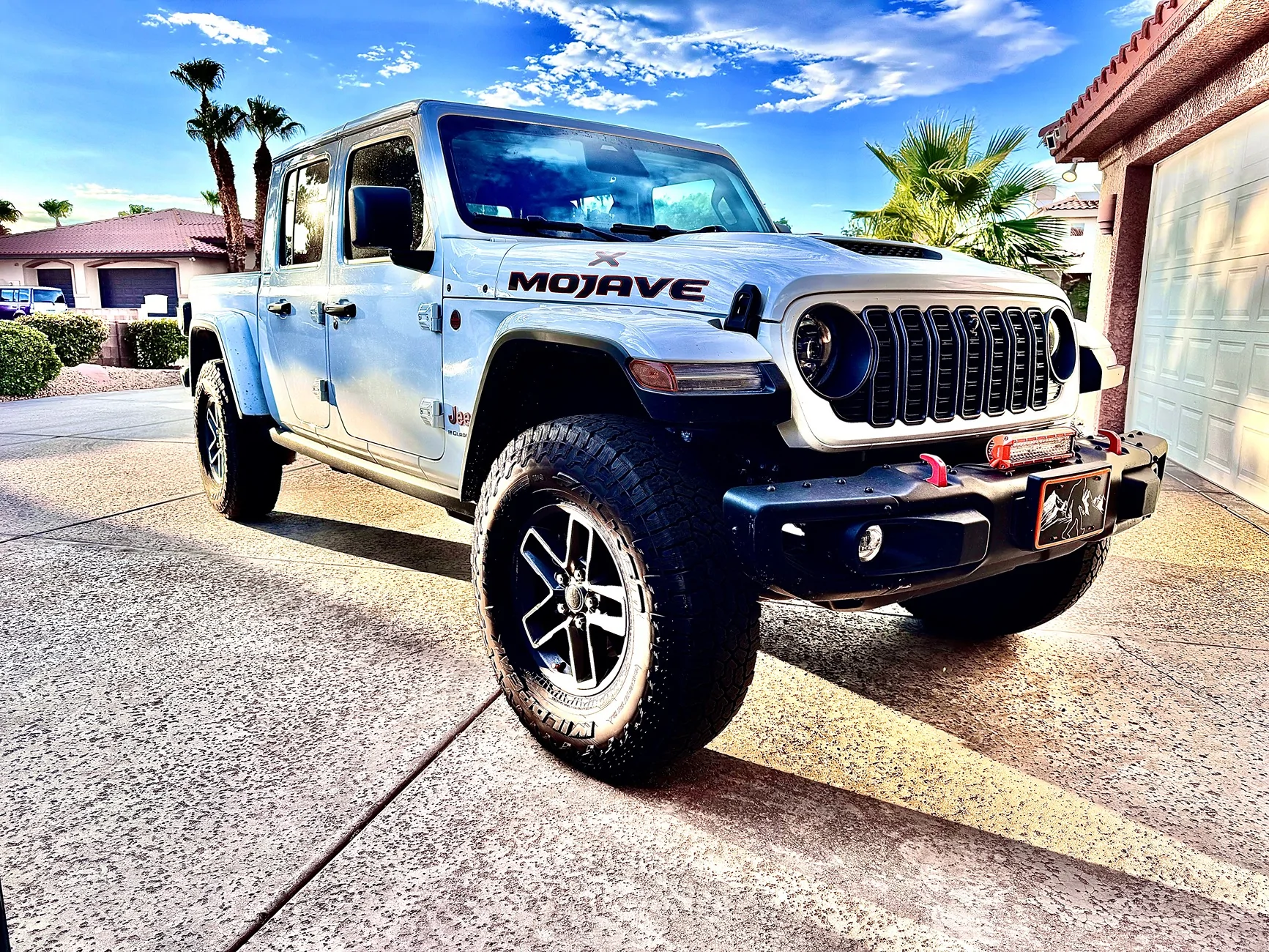 Jeep Gladiator 35s on Mojave with stock wheels. IMG_8625