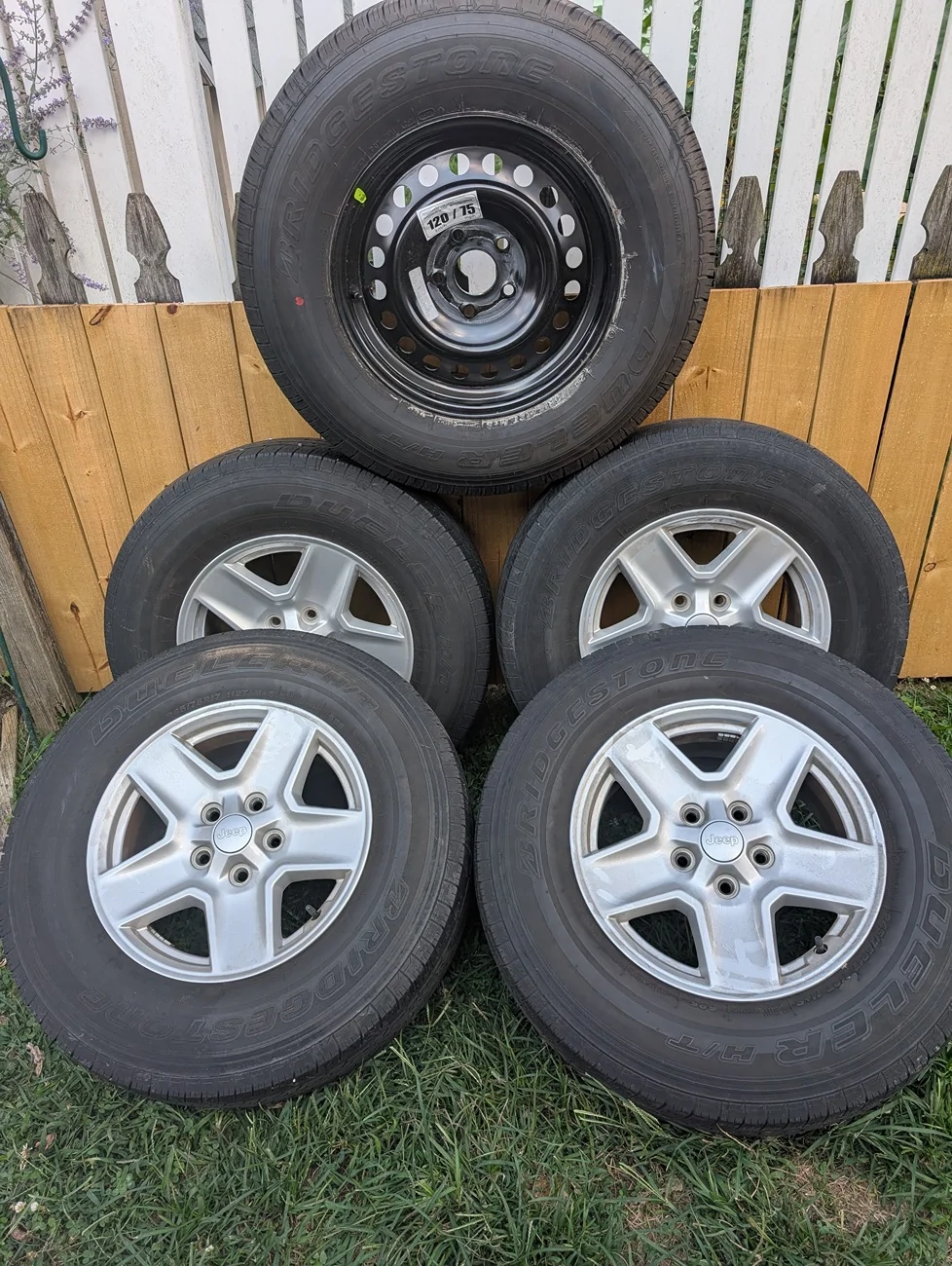 Jeep Gladiator 4ea 2022 Jeep Gladiator Factory wheels with Bridgestone Dueler H/T 245/75/R17 112T M+S tires. + Spare Wheels 1