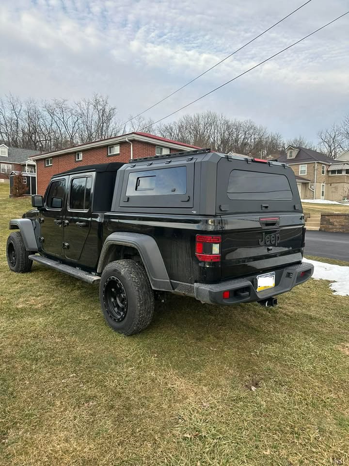 Jeep Gladiator Alibaba Caps near me or order it custom? 745045782_4555711431340066_8057094129640552544_n
