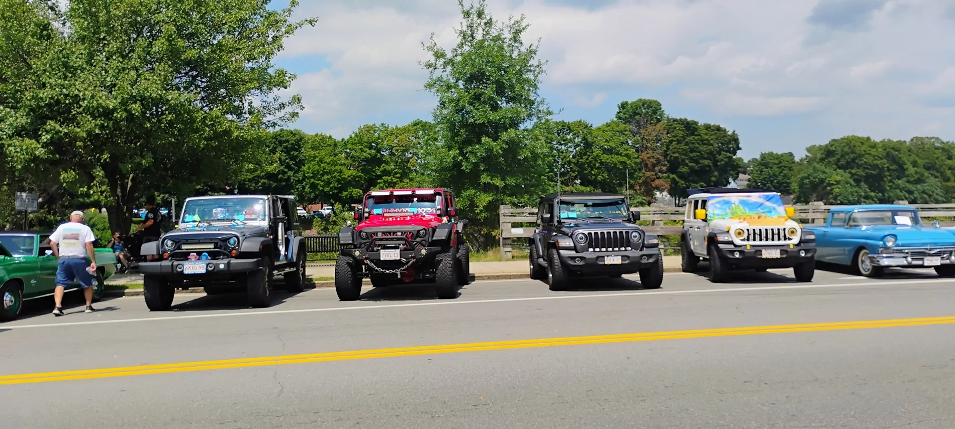 Jeep Gladiator Photos: Putnam car show 1000032931