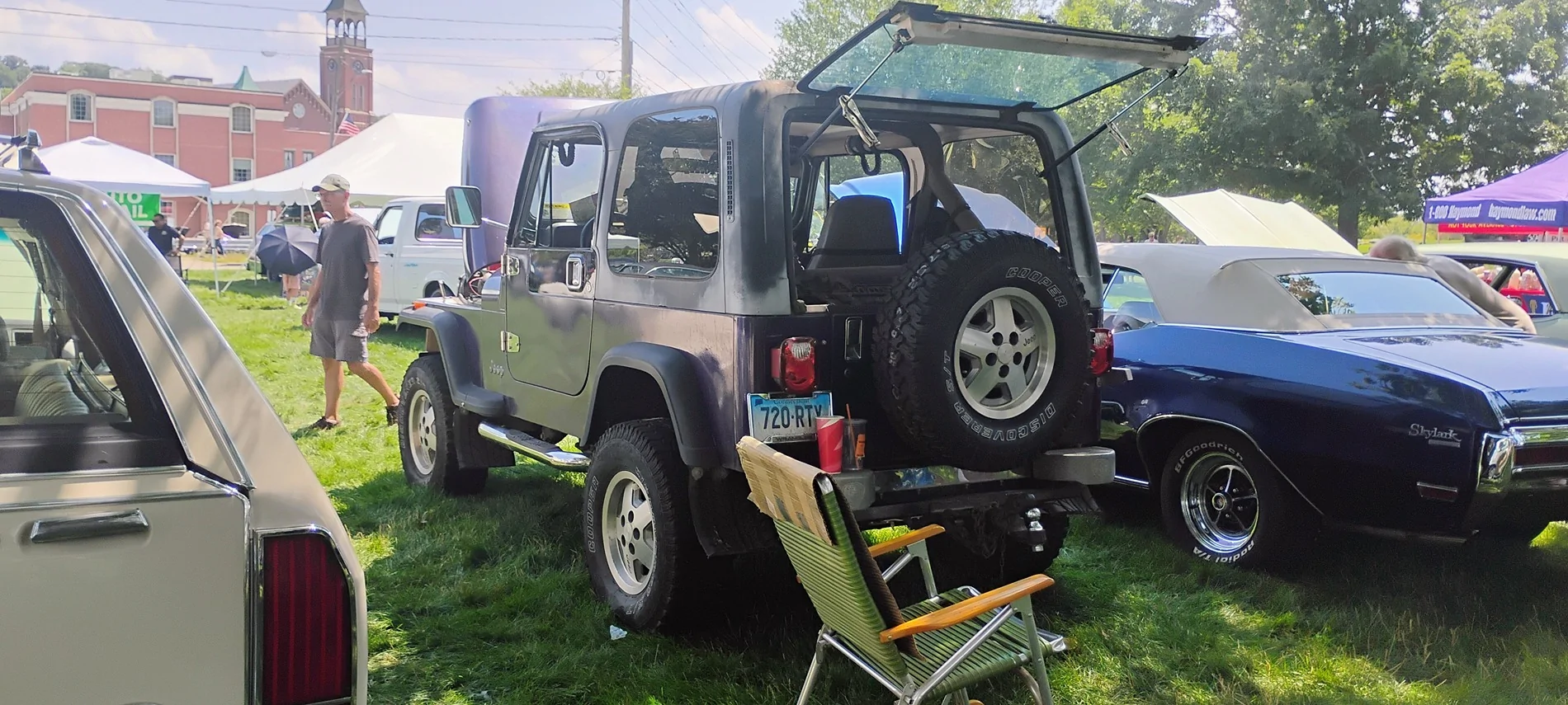 Jeep Gladiator Photos: Putnam car show 1000032938