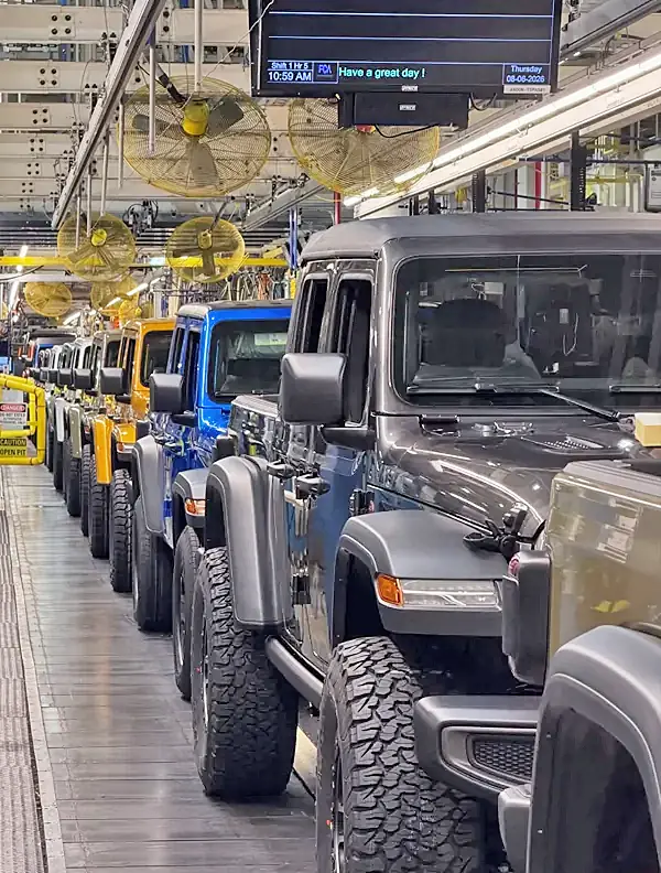 Jeep Gladiator 35" package Gladiator spotted on 2027 Gladiator assembly line?! 👀🕵🏻‍♂️ 478285-b02338142349cd031ac44a926e219b78