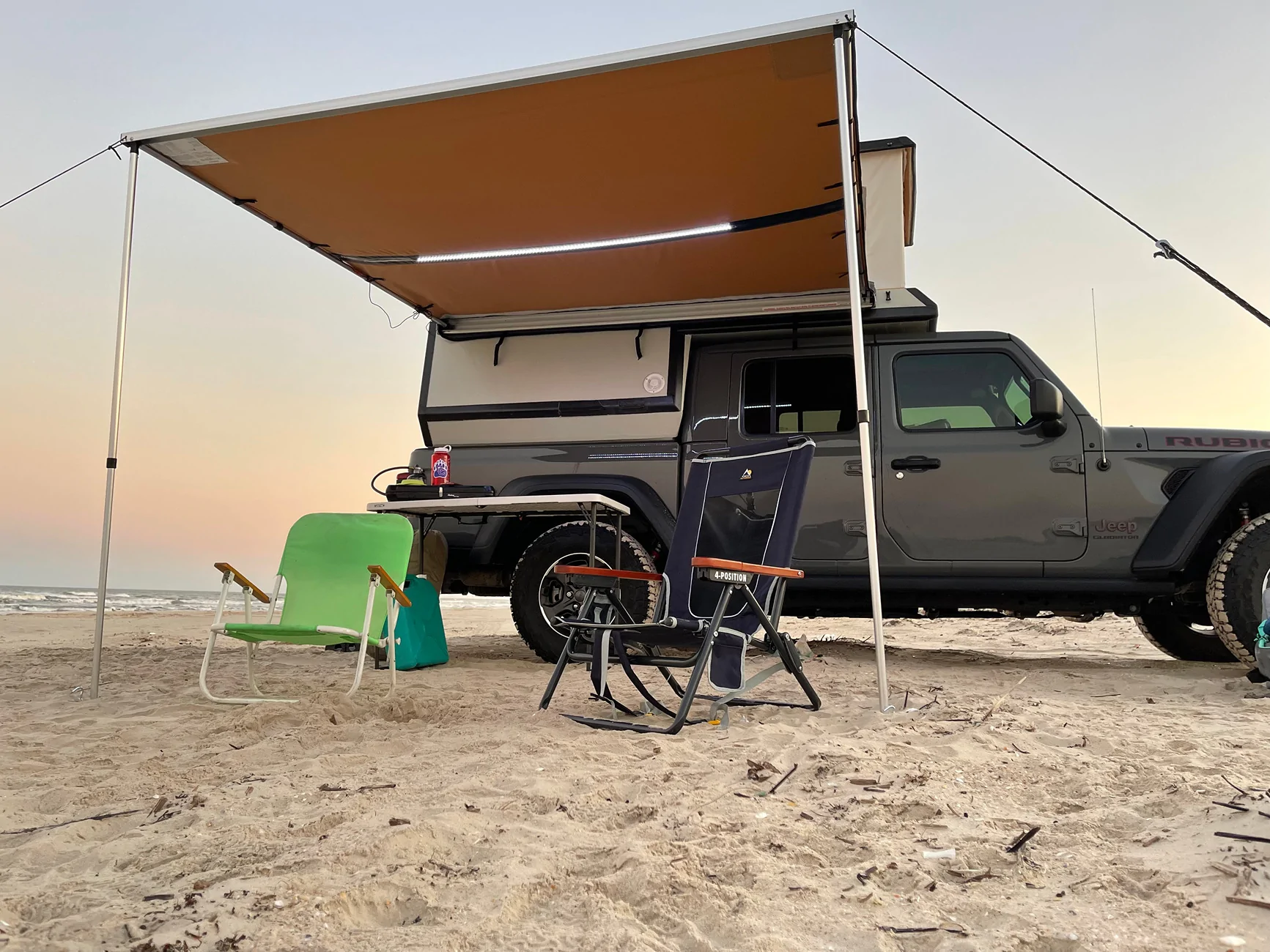 Jeep Gladiator Composite, Gladiator specific, slide-in truck camper IMG_0668