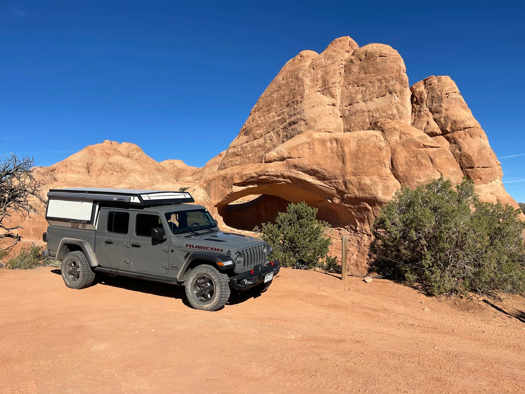 Jeep Gladiator Composite, Gladiator specific, slide-in truck camper IMG_1079