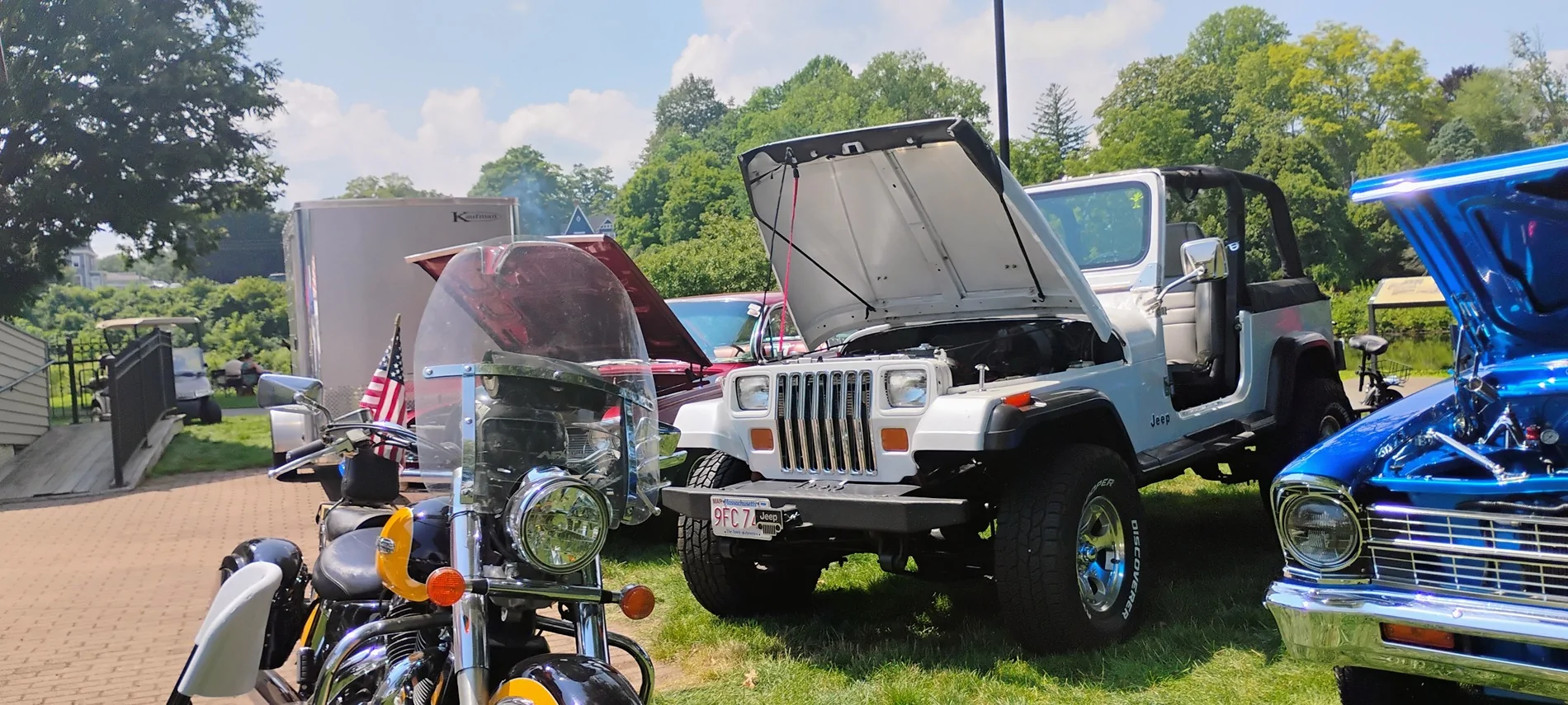Jeep Gladiator Photos: Putnam car show 1000032941