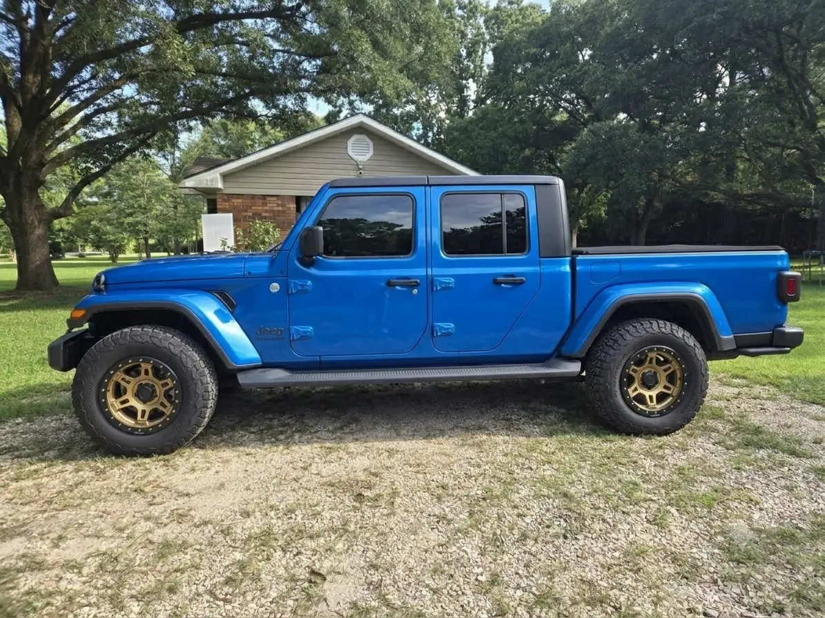Jeep Gladiator Playing With Grok 1000015325